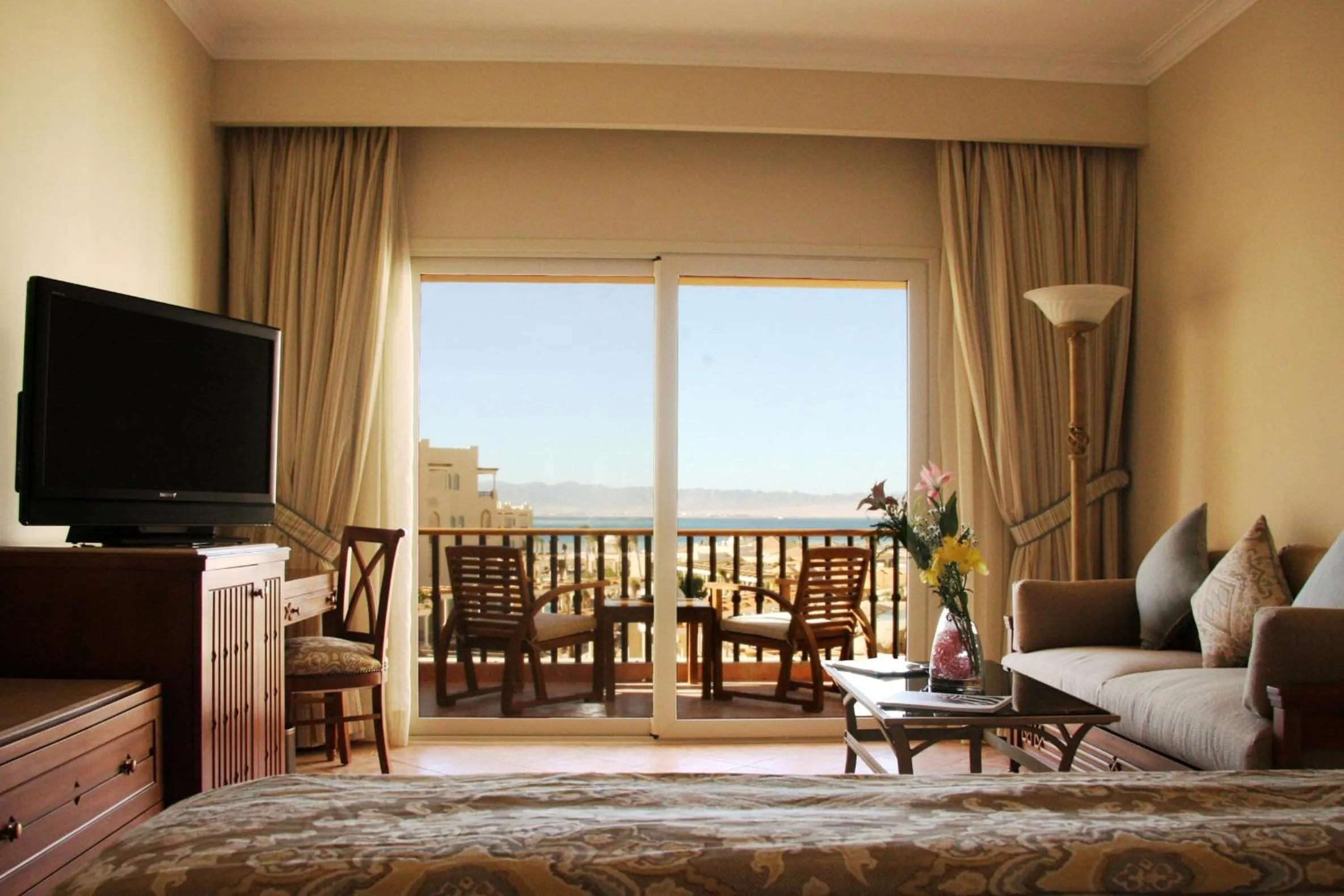 TV and multimedia, Bed in Kempinski Hotel Soma Bay