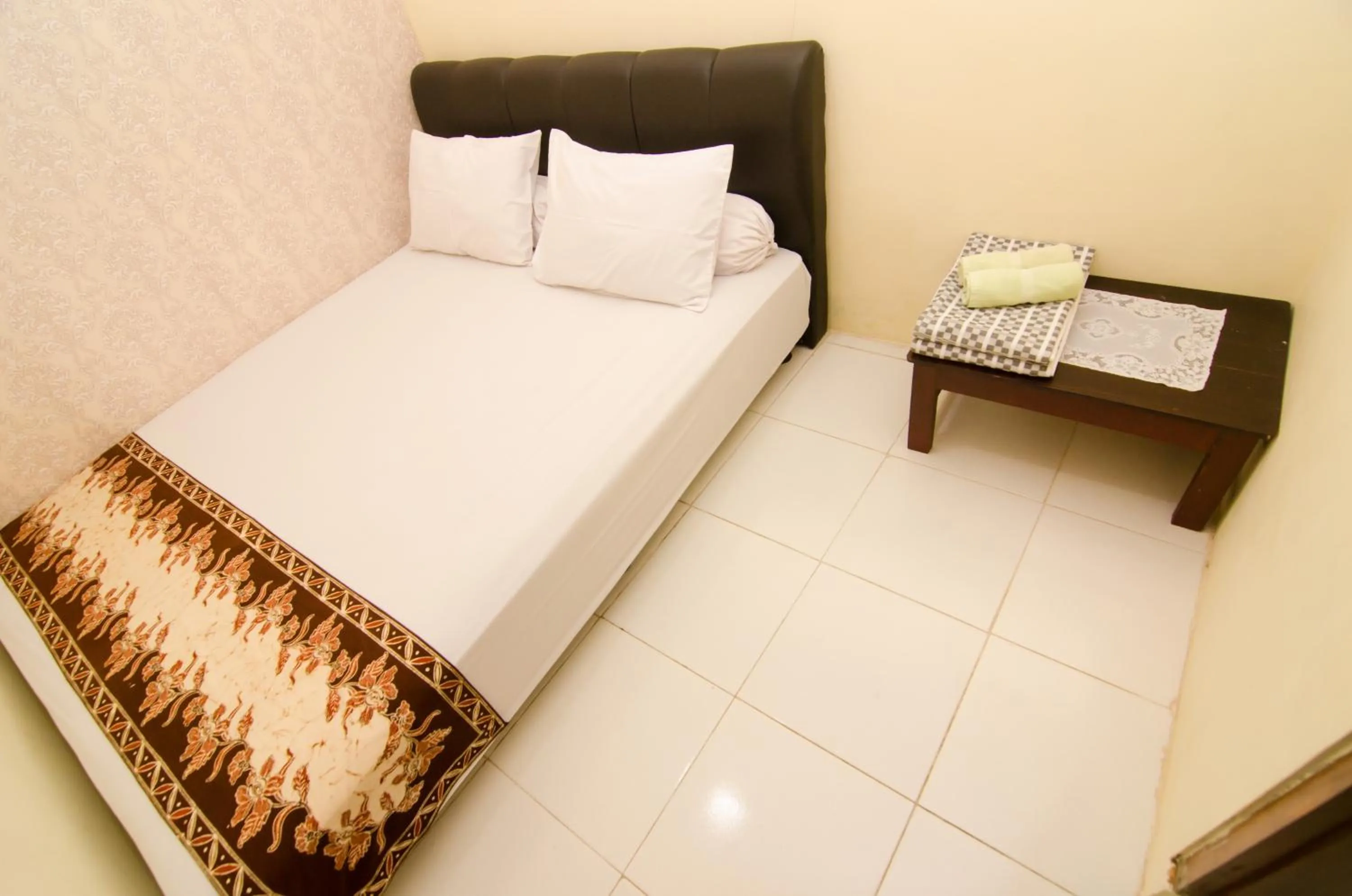 Photo of the whole room, Bed in Pendopo Andari Homestay