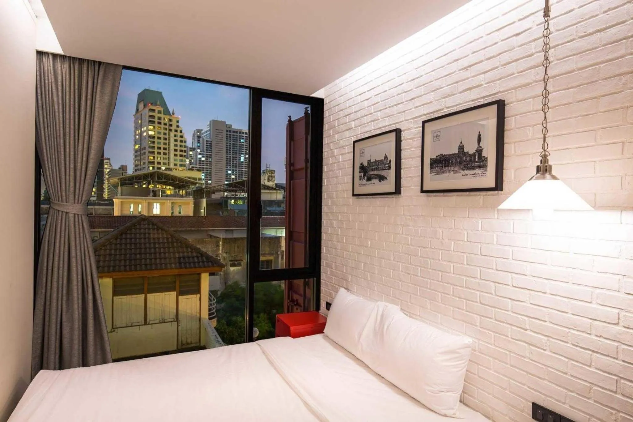 Bed in Sleep Box Hotel Sukhumvit 22
