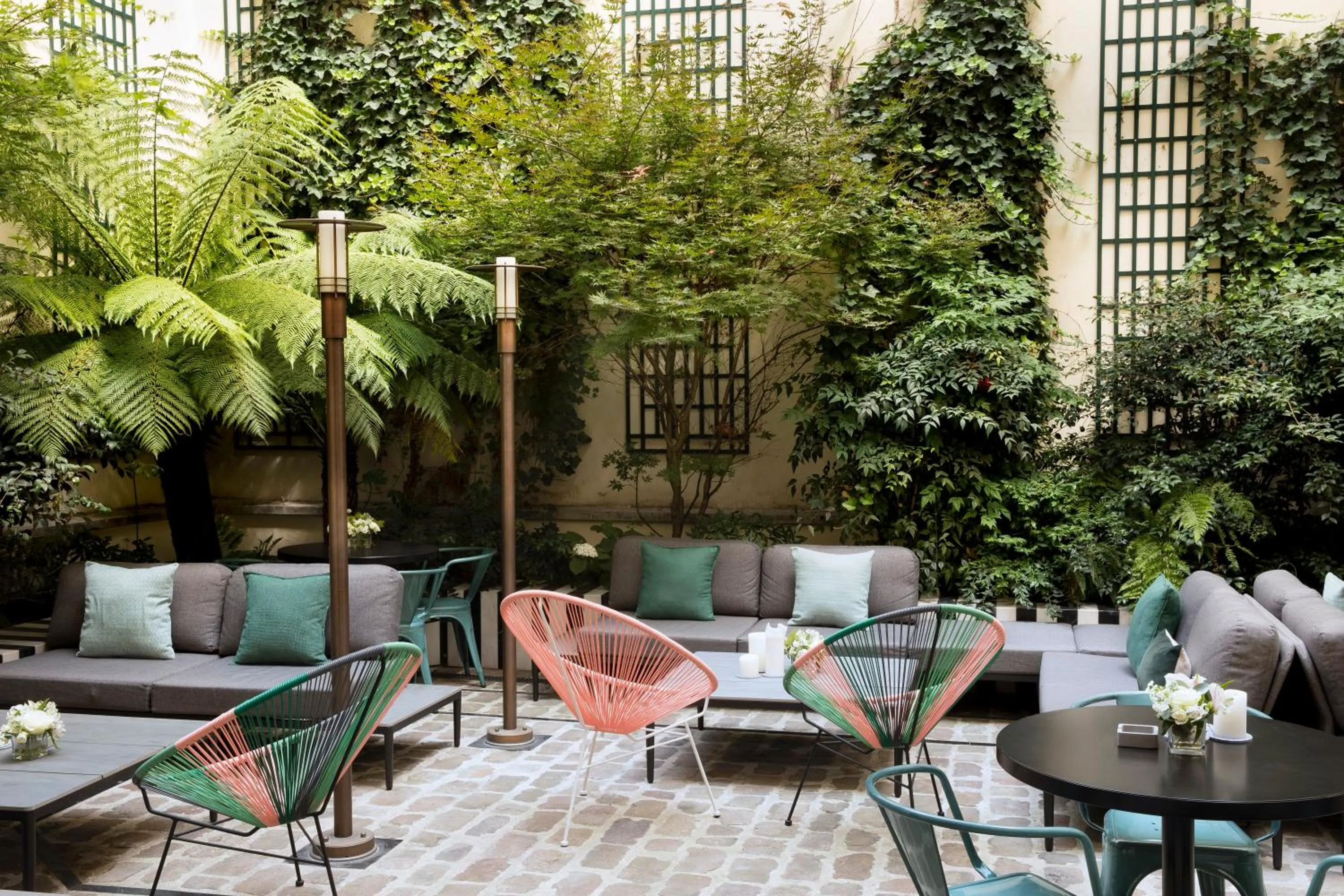 Patio in Hôtel Saint-Marc