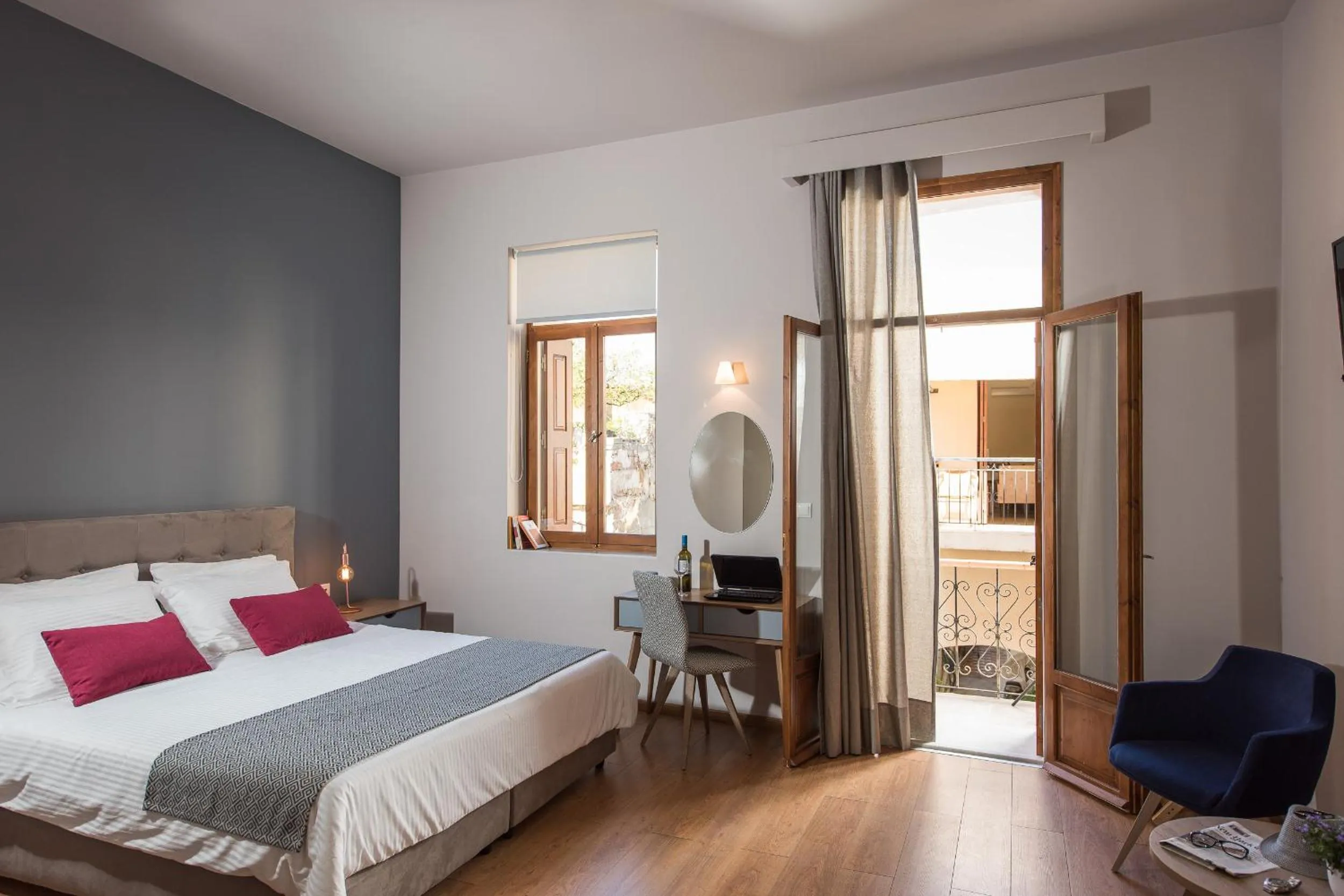 Photo of the whole room, Bed in Bluebell Luxury Suites