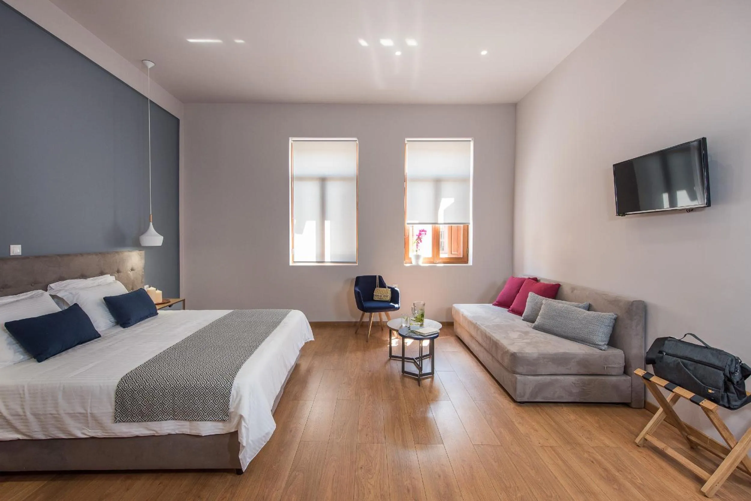 Photo of the whole room, Bed in Bluebell Luxury Suites