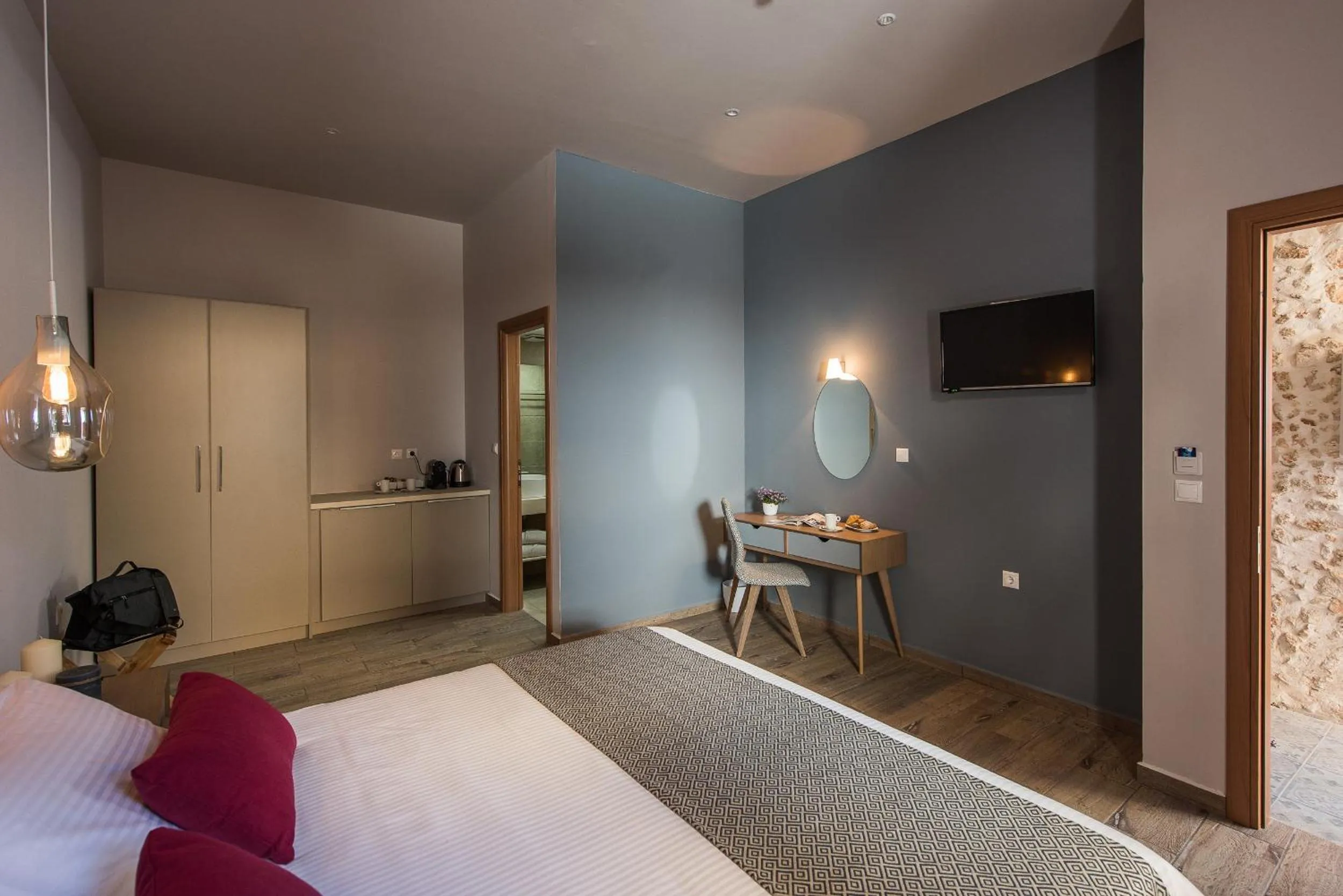 Photo of the whole room, Bed in Bluebell Luxury Suites