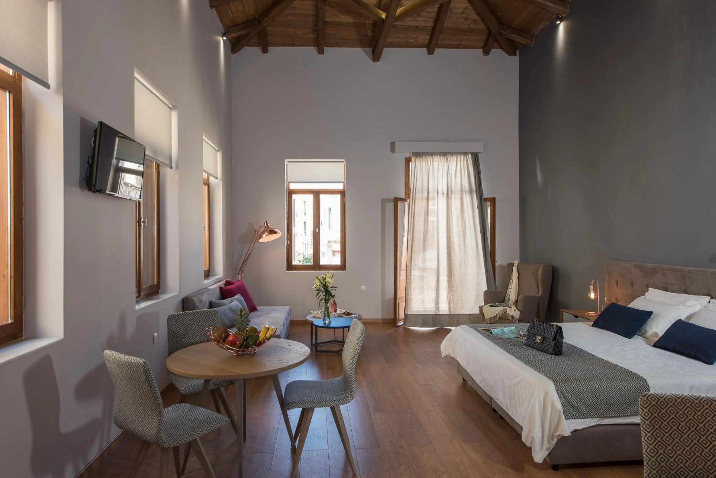 Photo of the whole room, Bed in Bluebell Luxury Suites