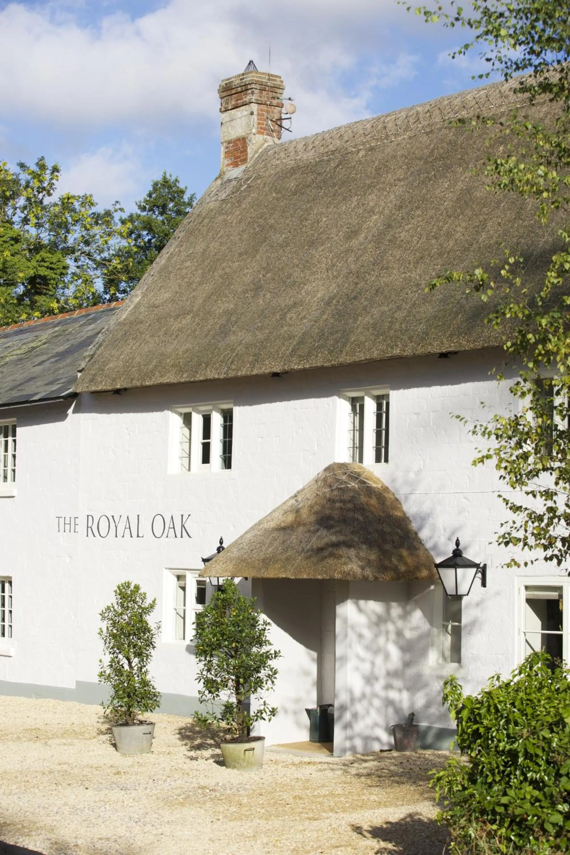 Facade/entrance in The Royal Oak