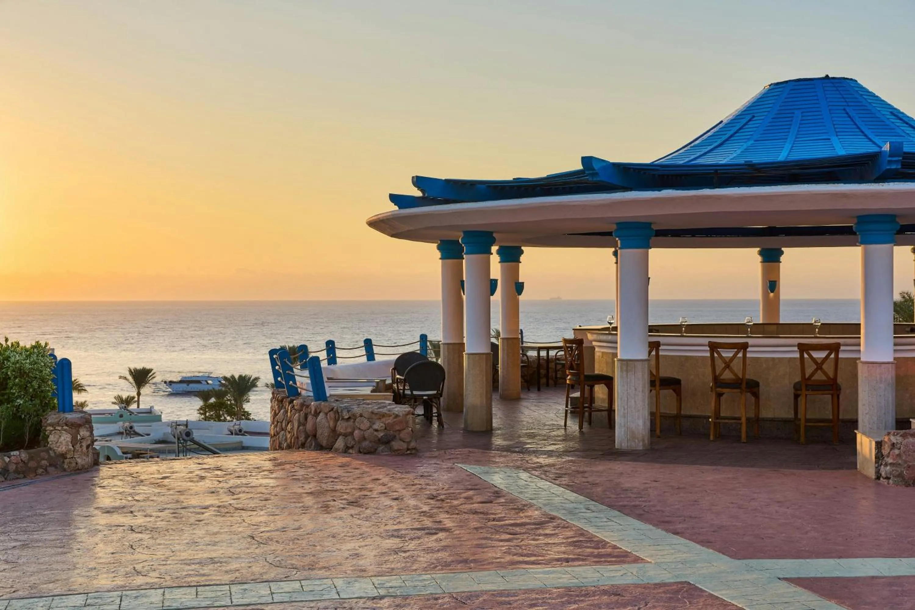 Lounge or bar in Renaissance Sharm El Sheikh Golden View Beach Resort