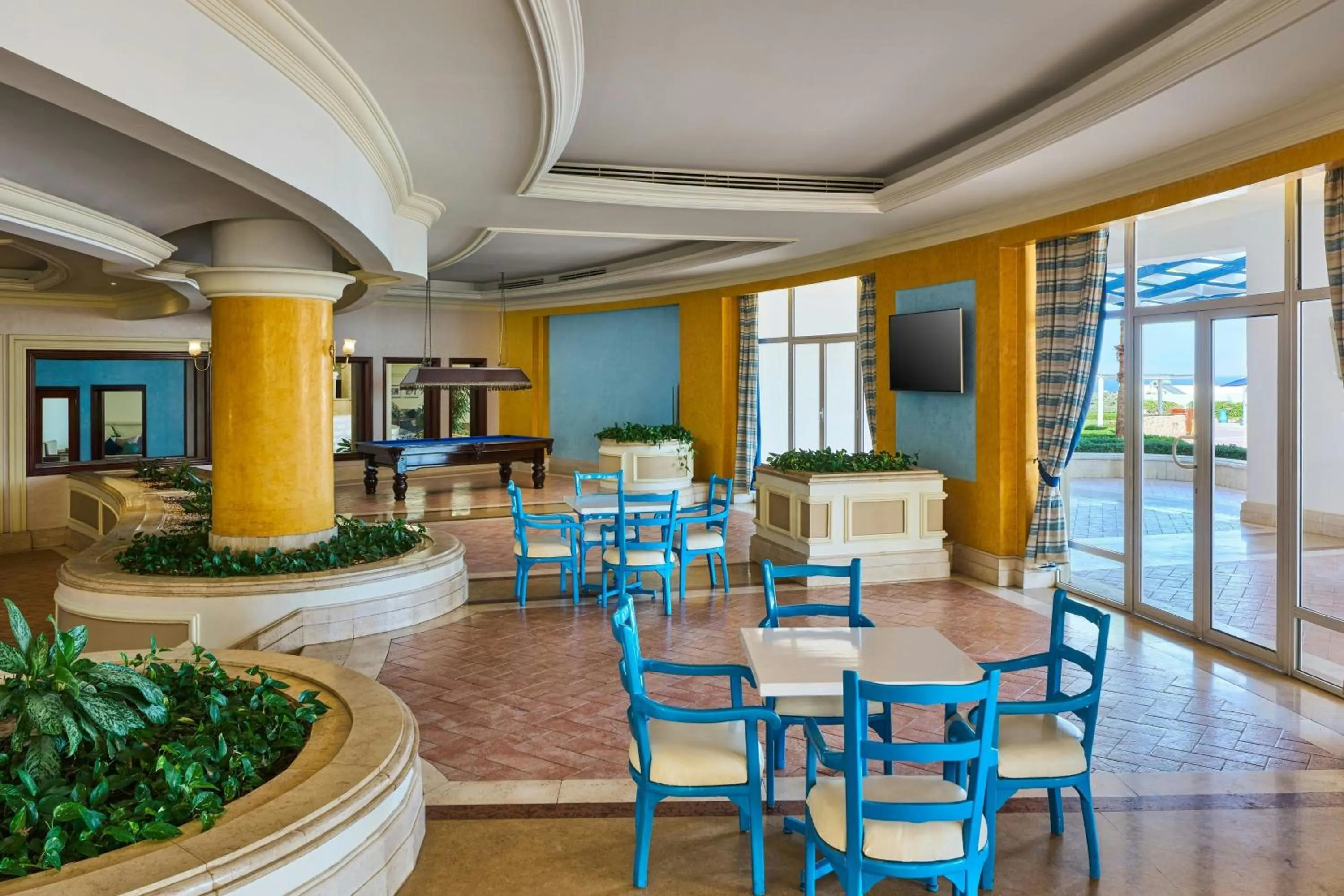 Lounge or bar in Renaissance Sharm El Sheikh Golden View Beach Resort