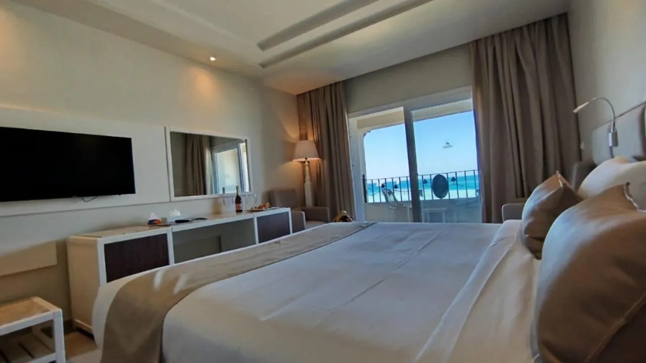 Photo of the whole room, Bed in Sunny Days El Palacio Resort & Spa