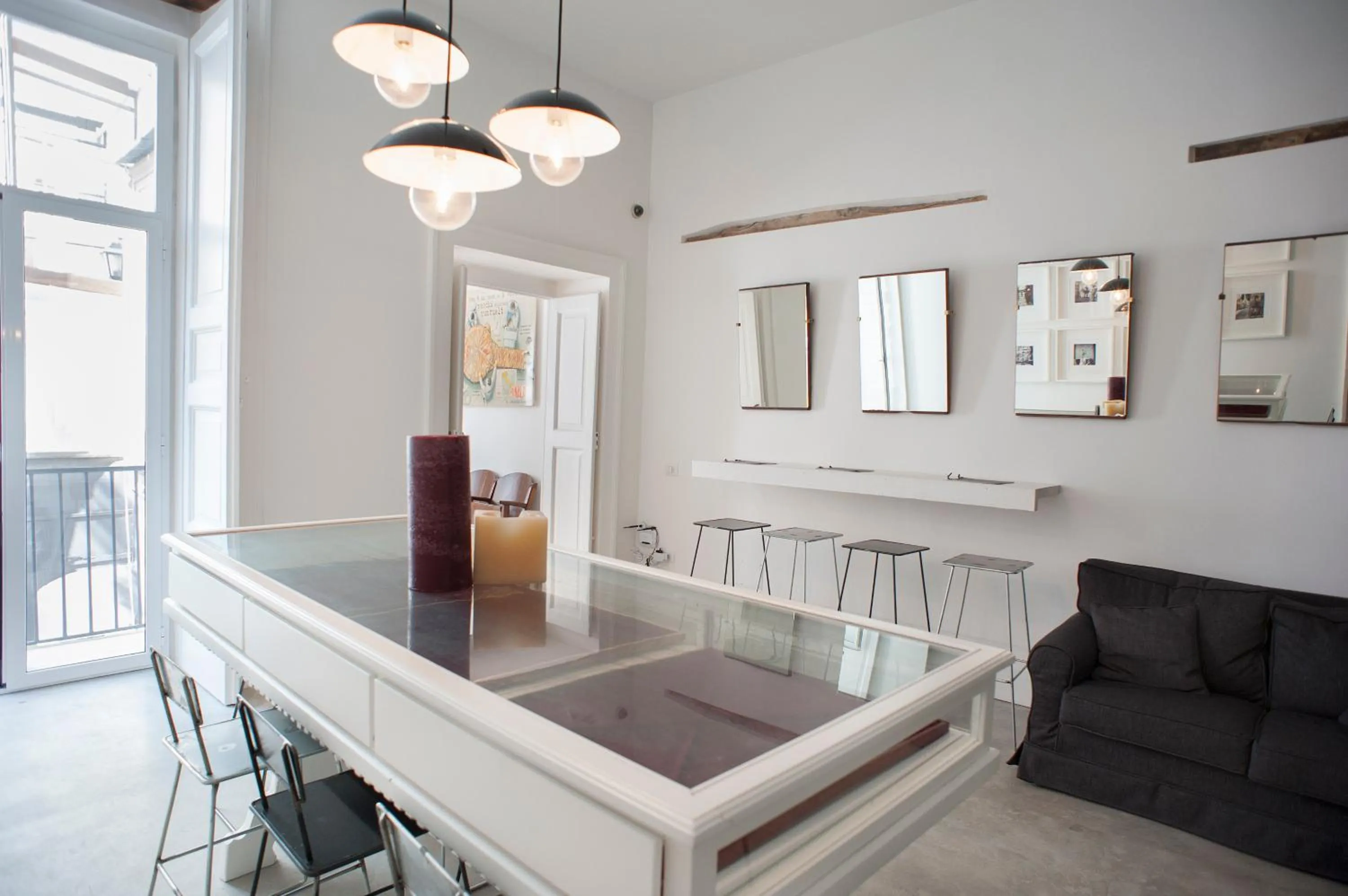 Restaurant/places to eat in Belledonne Suite & Gallery