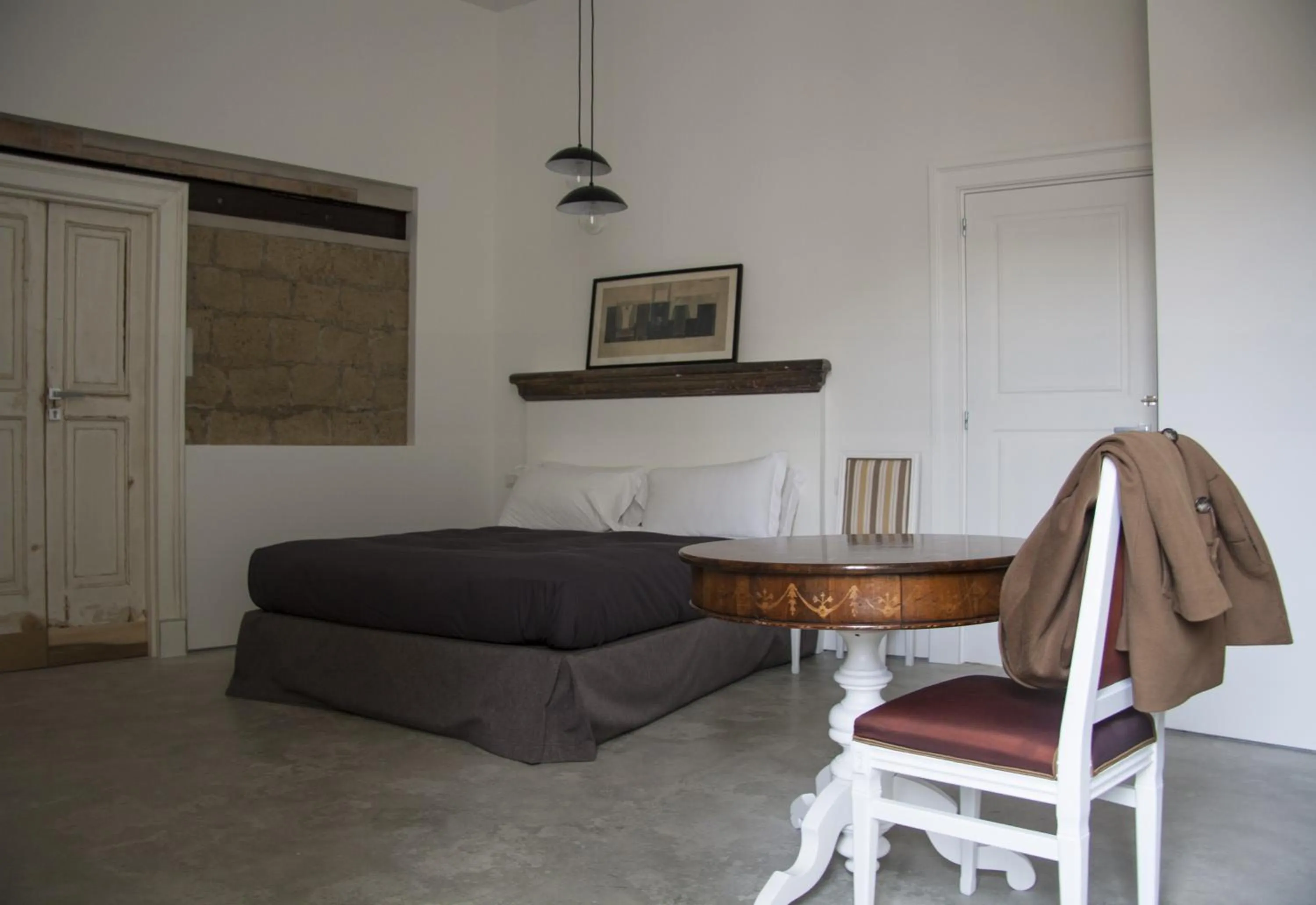 Photo of the whole room, Bed in Belledonne Suite & Gallery