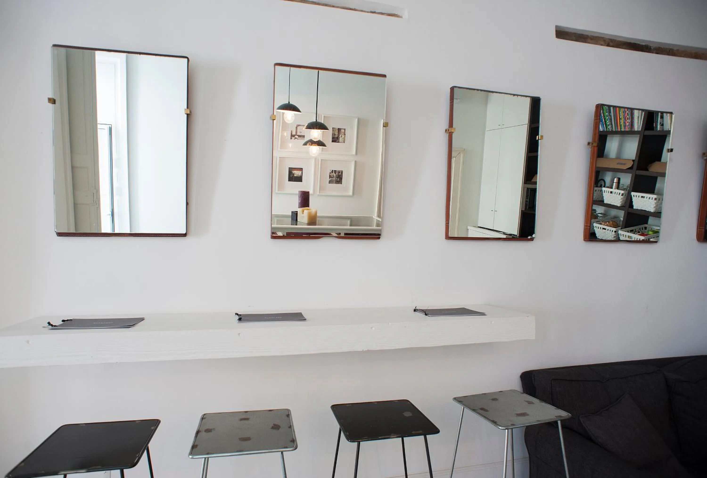 Communal lounge/ TV room in Belledonne Suite & Gallery