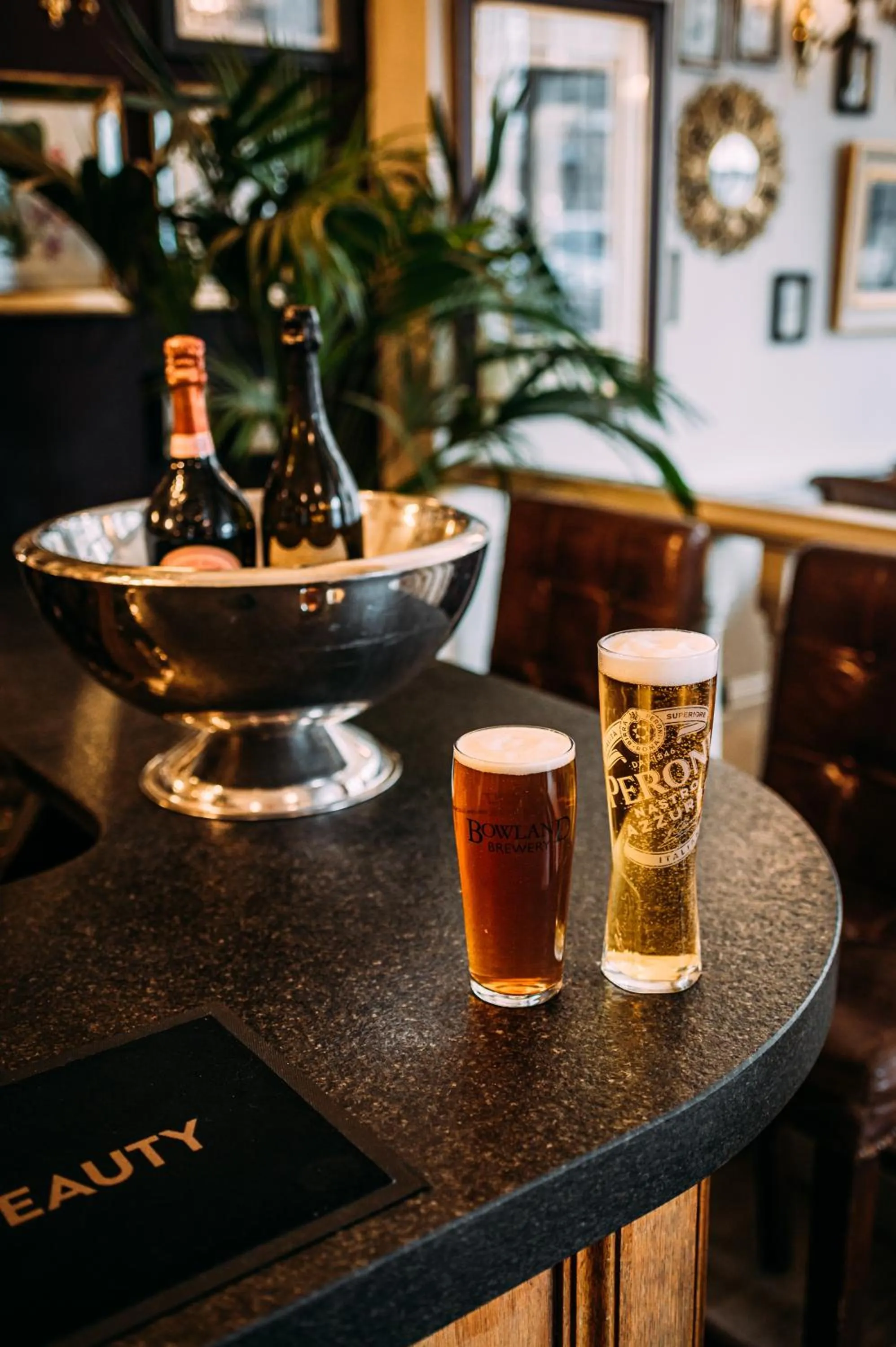 Restaurant/places to eat in The Royal Hotel