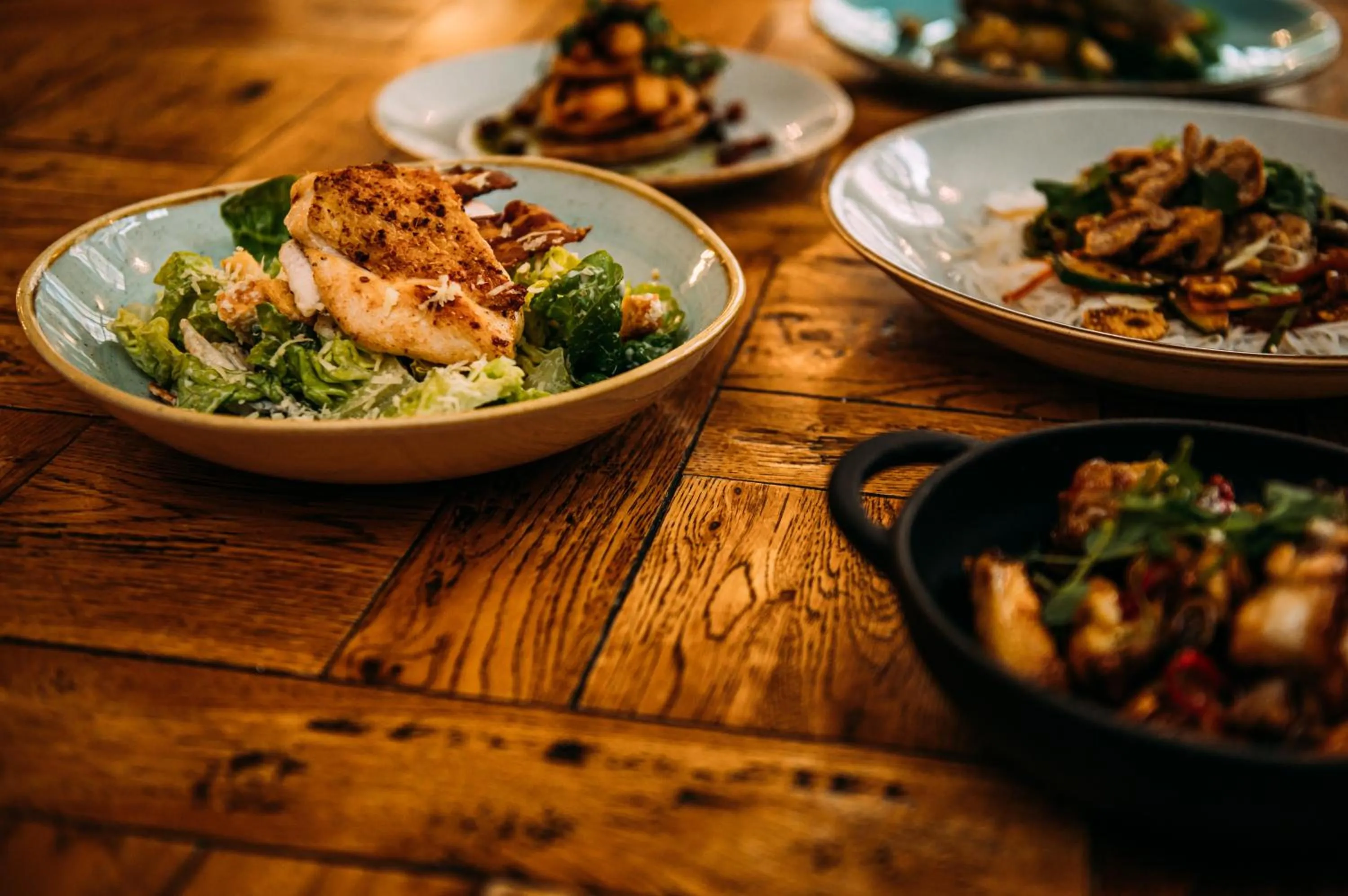 Restaurant/places to eat in The Royal Hotel