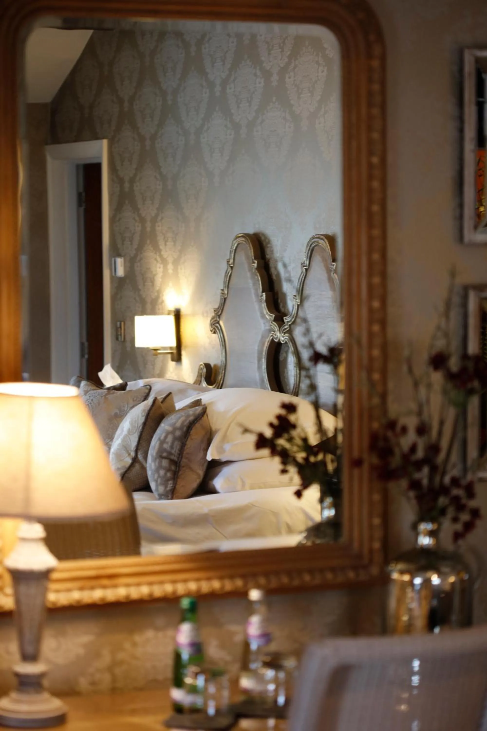 Coffee/tea facilities, Bed in The Royal Hotel