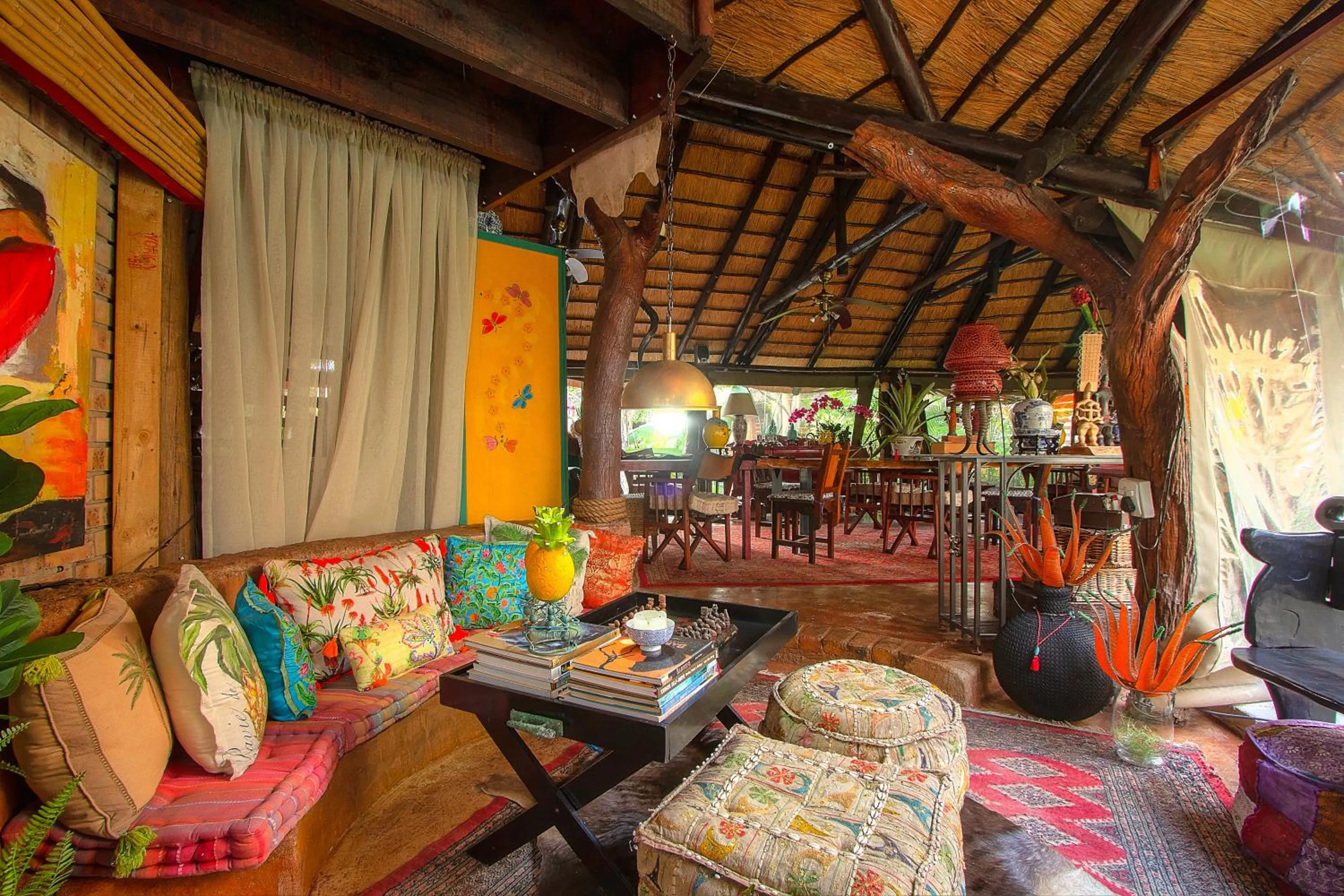 Communal lounge/ TV room in Wielewaal Bush Lodge