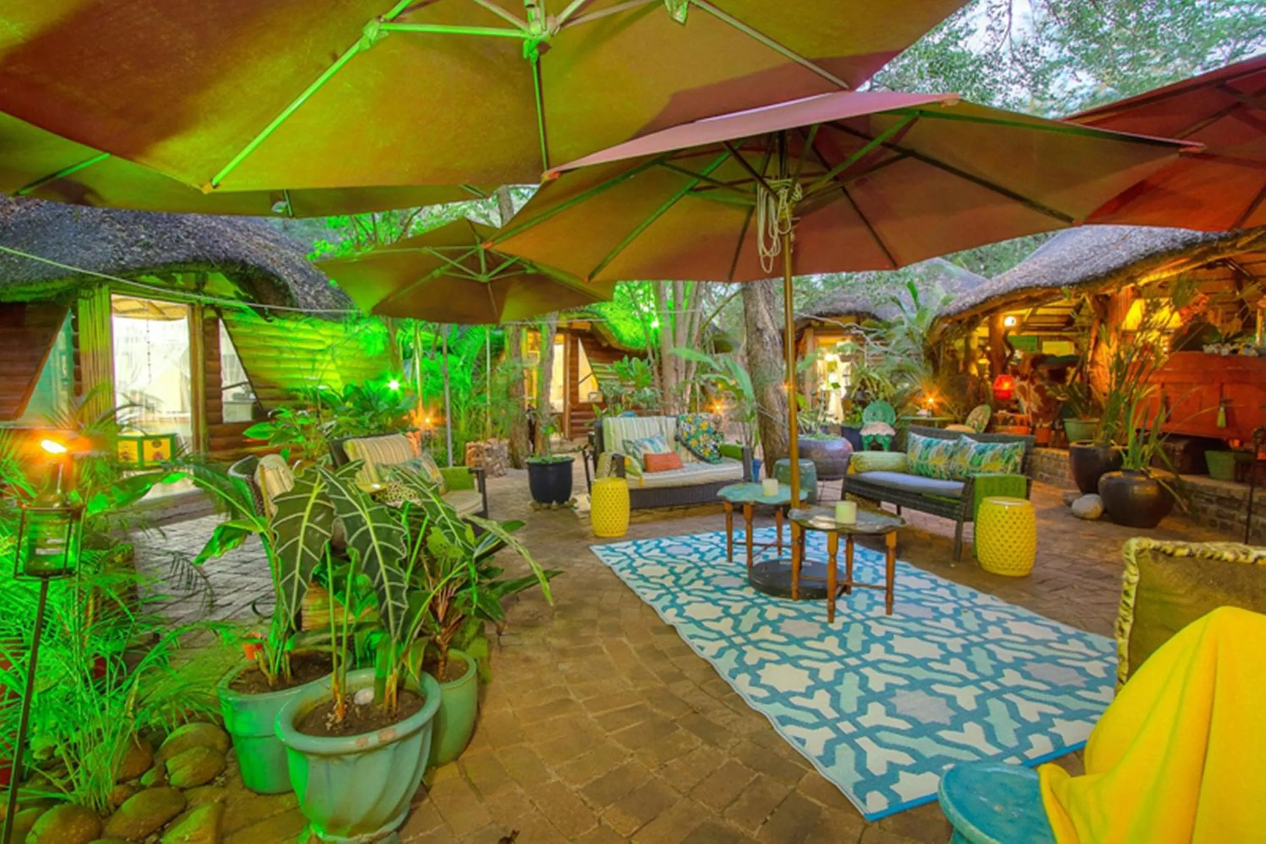 Communal lounge/ TV room in Wielewaal Bush Lodge