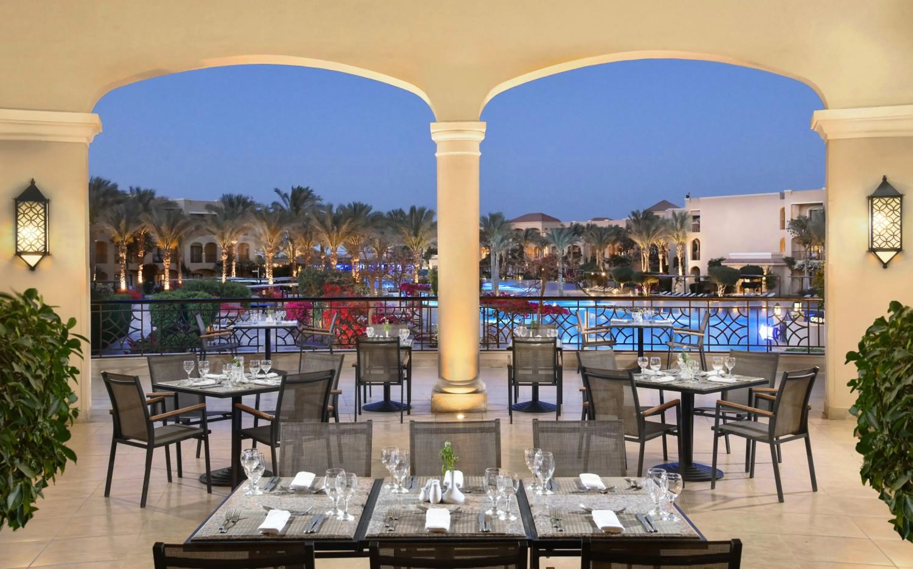 Restaurant/places to eat in JAZ Aquamarine