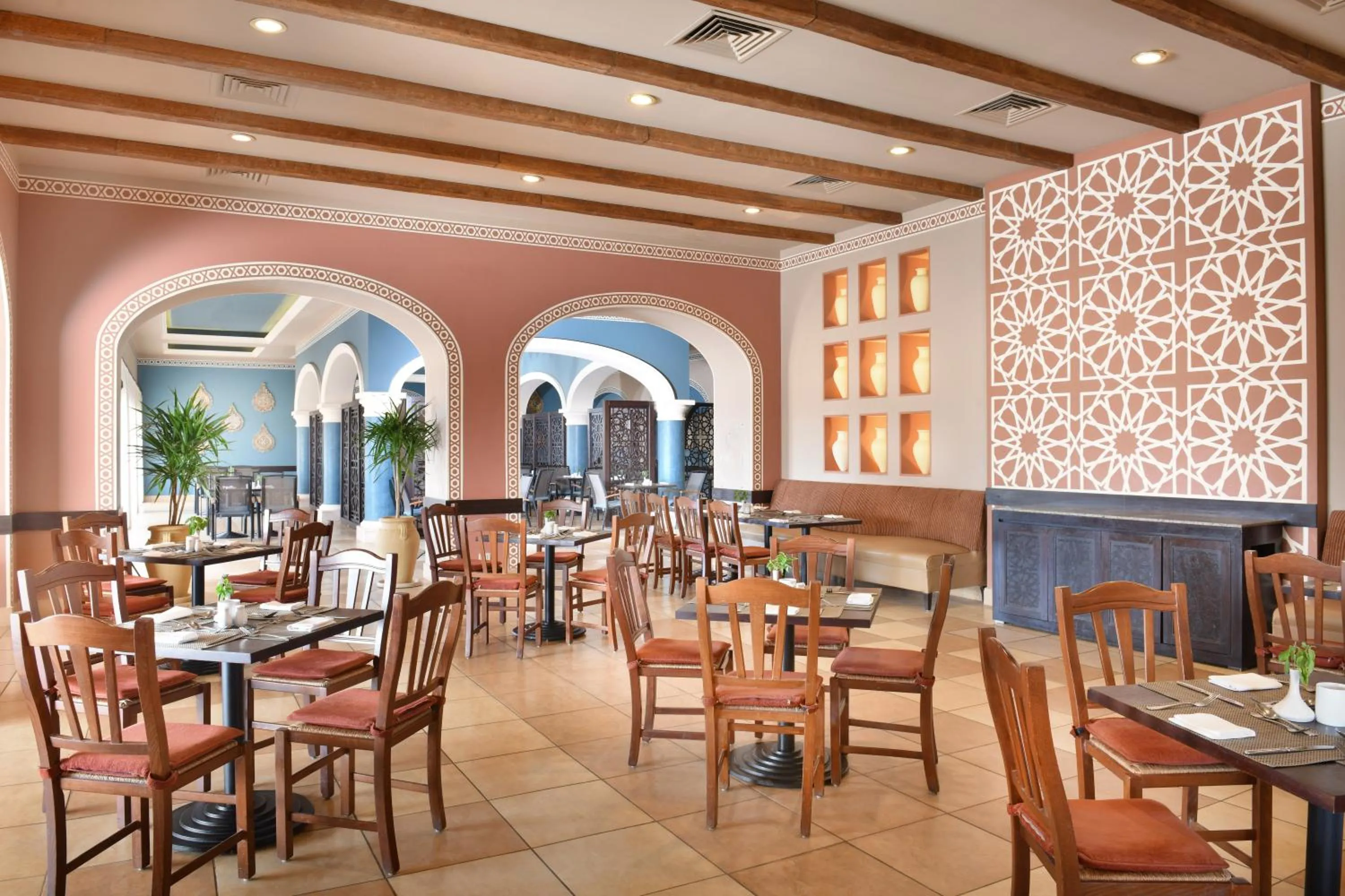 Restaurant/places to eat in JAZ Aquamarine