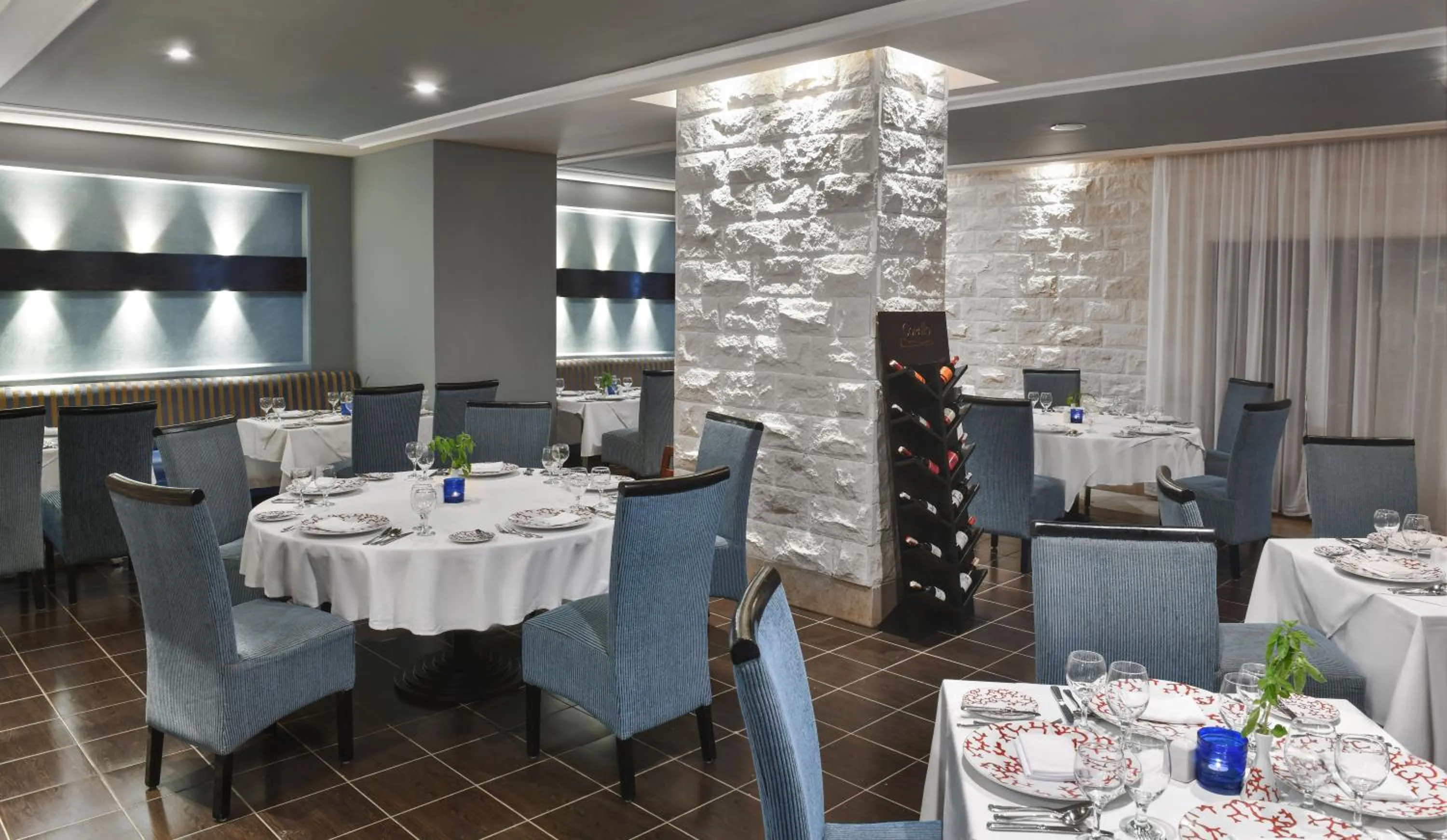 Restaurant/places to eat in JAZ Aquamarine