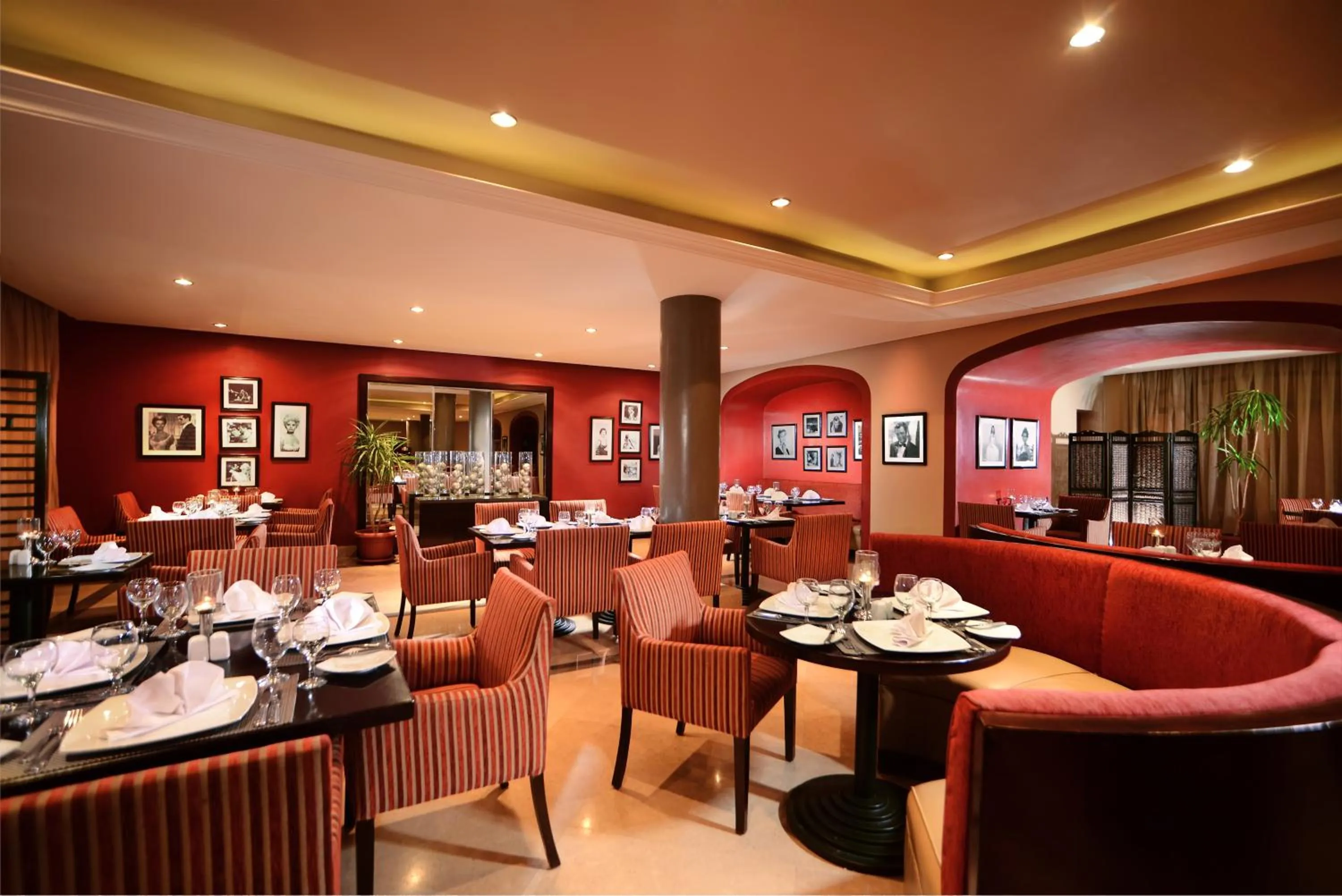 Restaurant/places to eat in JAZ Aquamarine