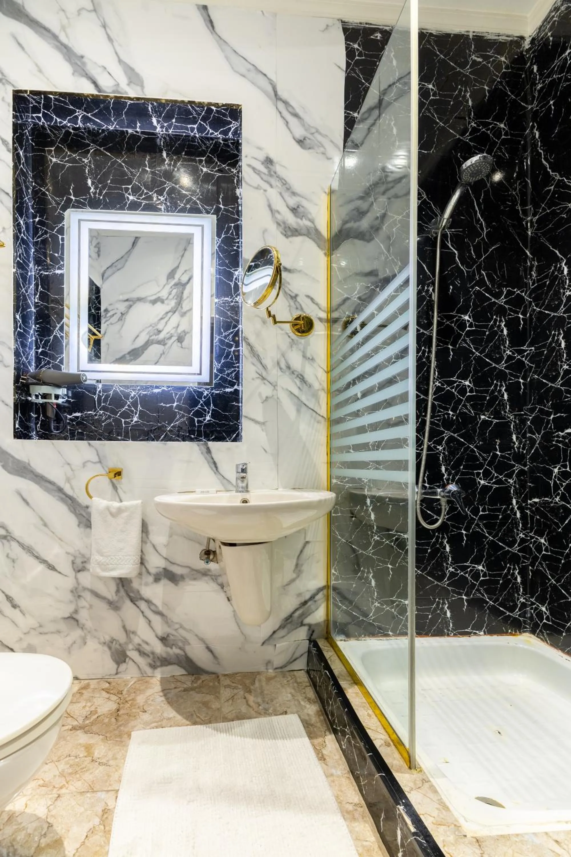 Bathroom in Cairo Inn