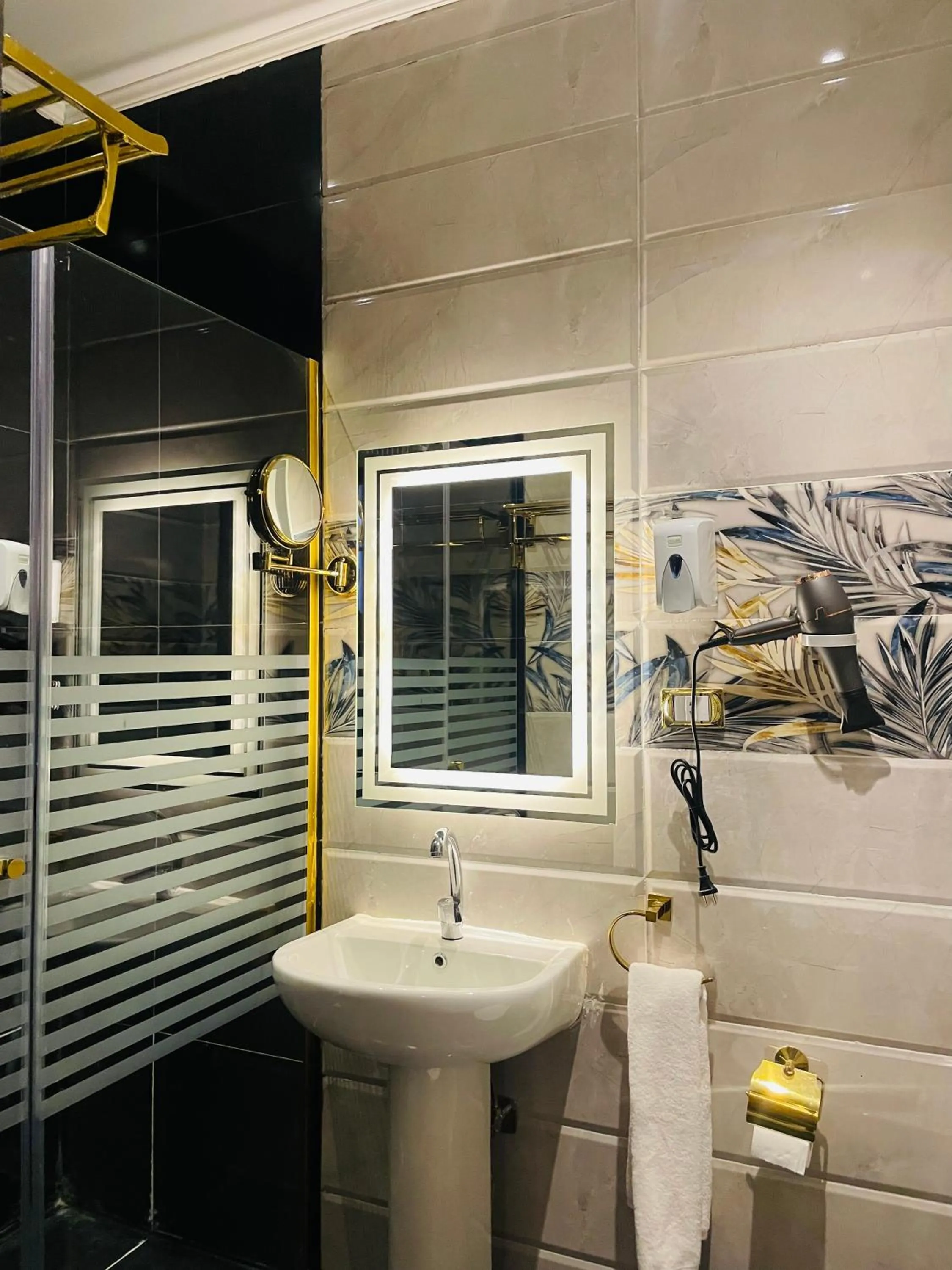 Bathroom in Cairo Inn