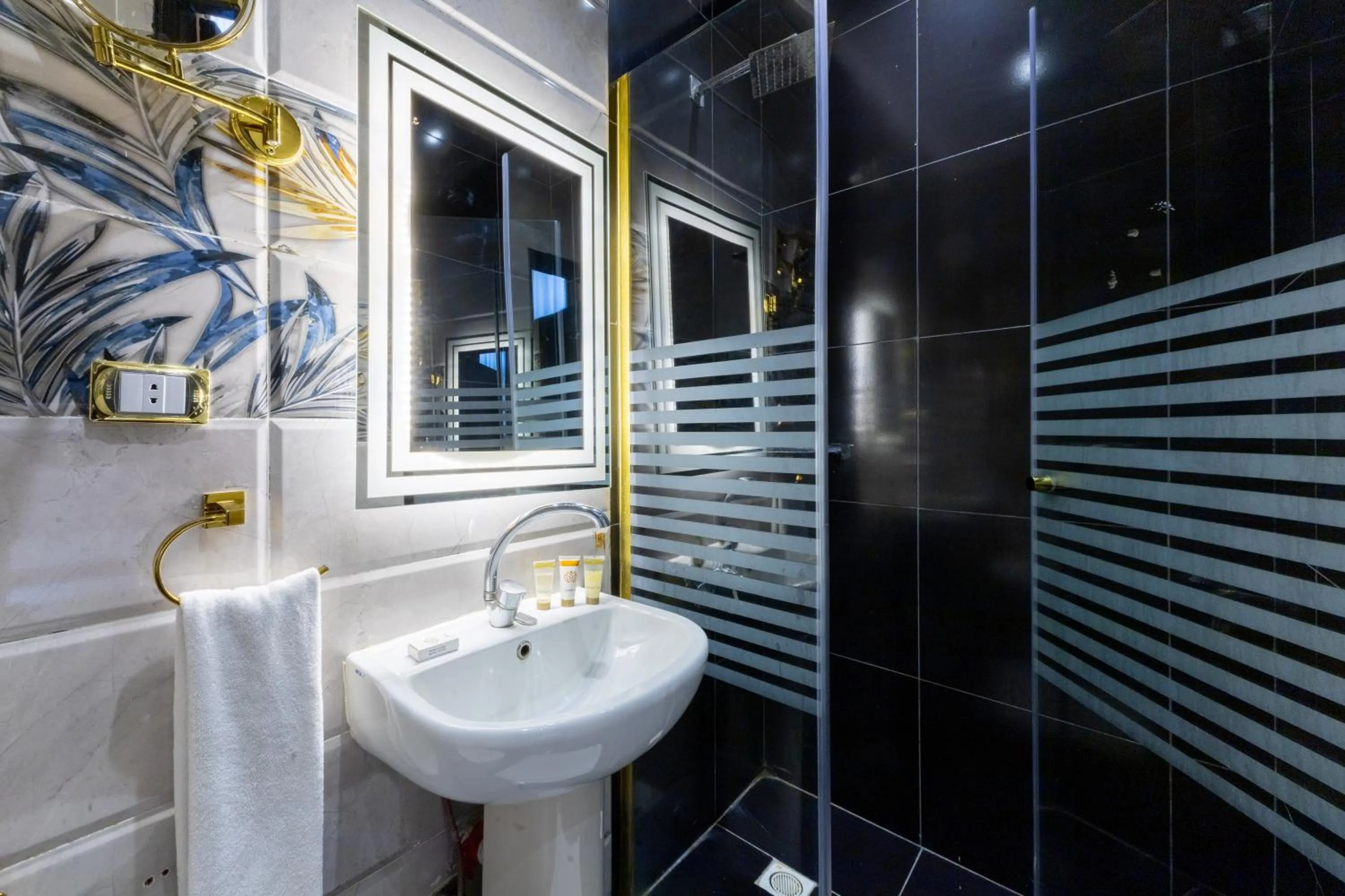 Bathroom in Cairo Inn