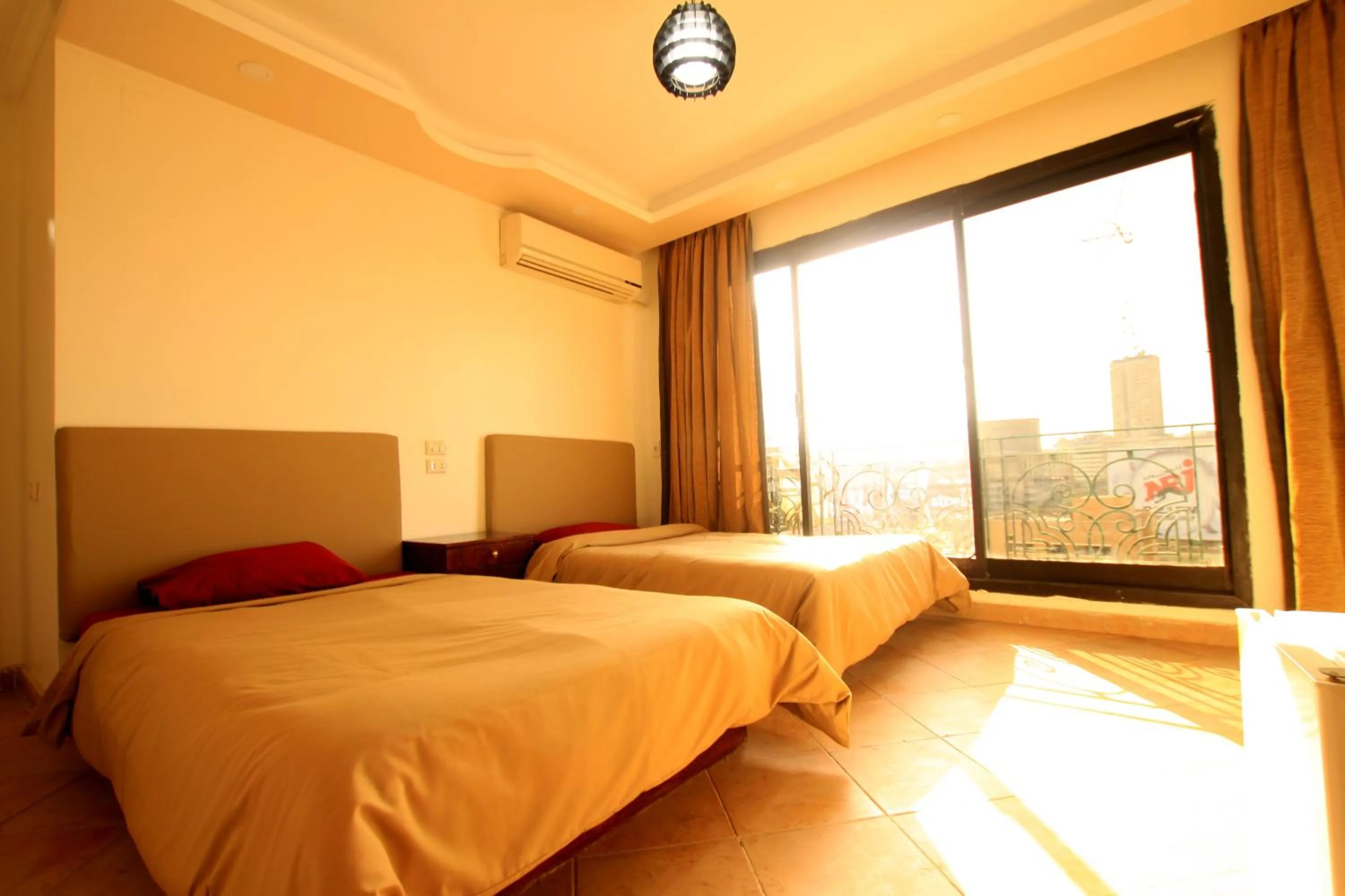 Staff, Bed in Arabesque Hotel