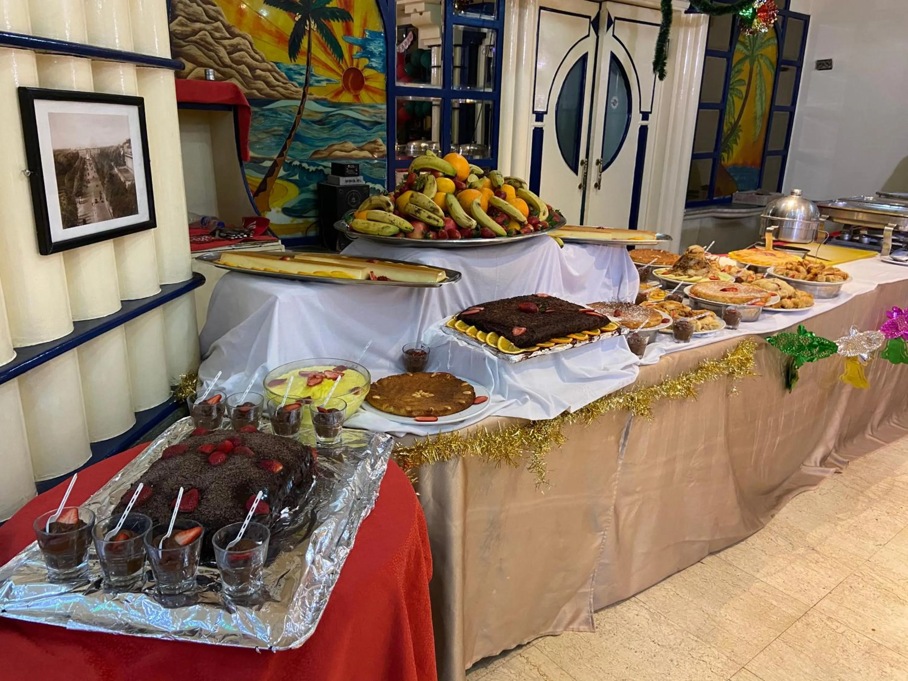 Food in Gaddis Hotel, Suites and Apartments