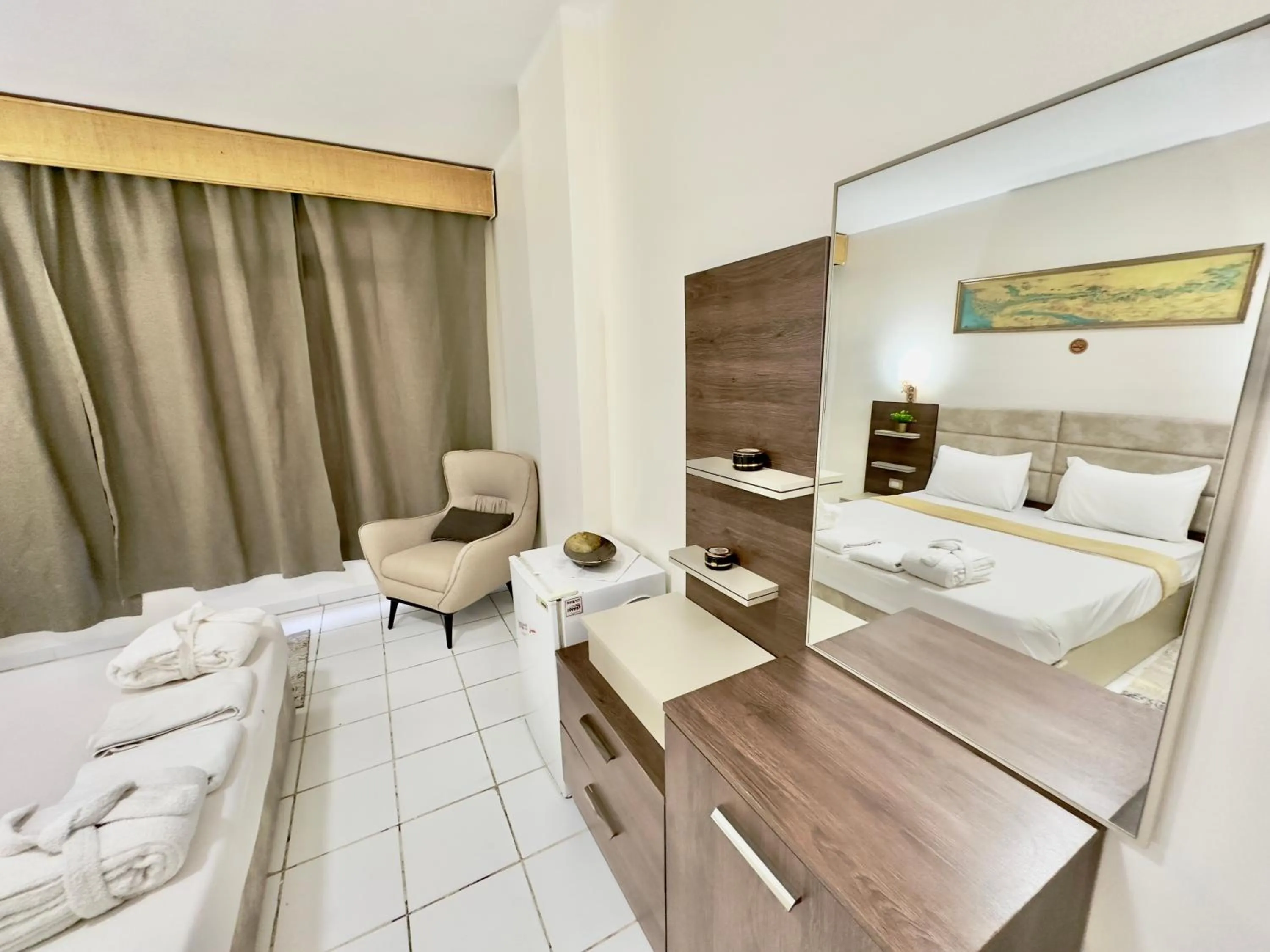Bed in Gaddis Hotel, Suites and Apartments