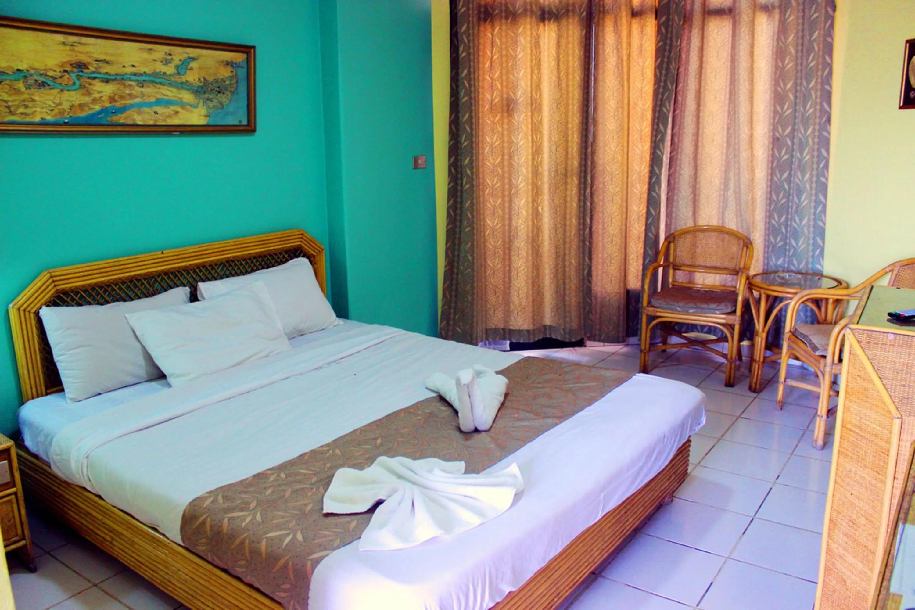 Bed in Gaddis Hotel, Suites and Apartments