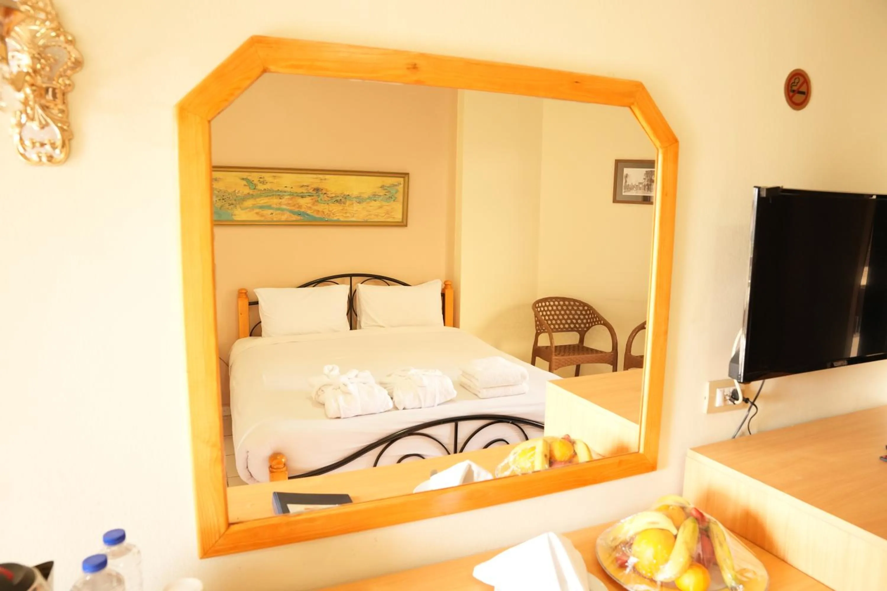 Coffee/tea facilities, Bed in Gaddis Hotel, Suites and Apartments