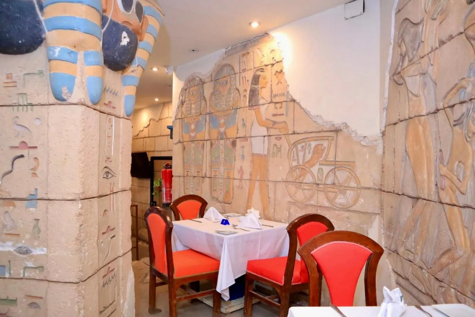 Restaurant/places to eat in Gaddis Hotel, Suites and Apartments