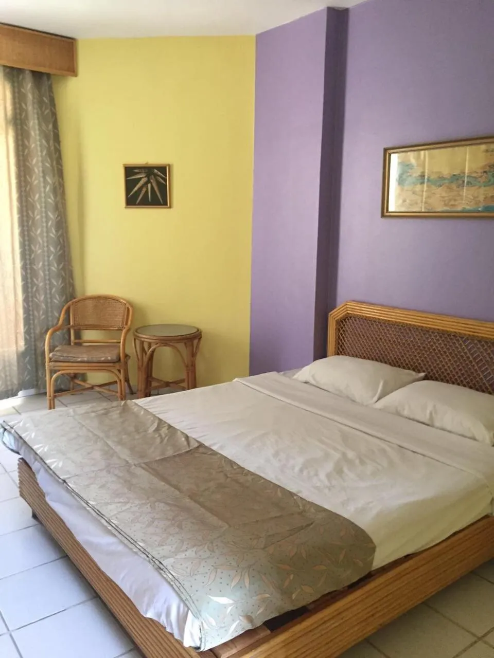 Bed in Gaddis Hotel, Suites and Apartments