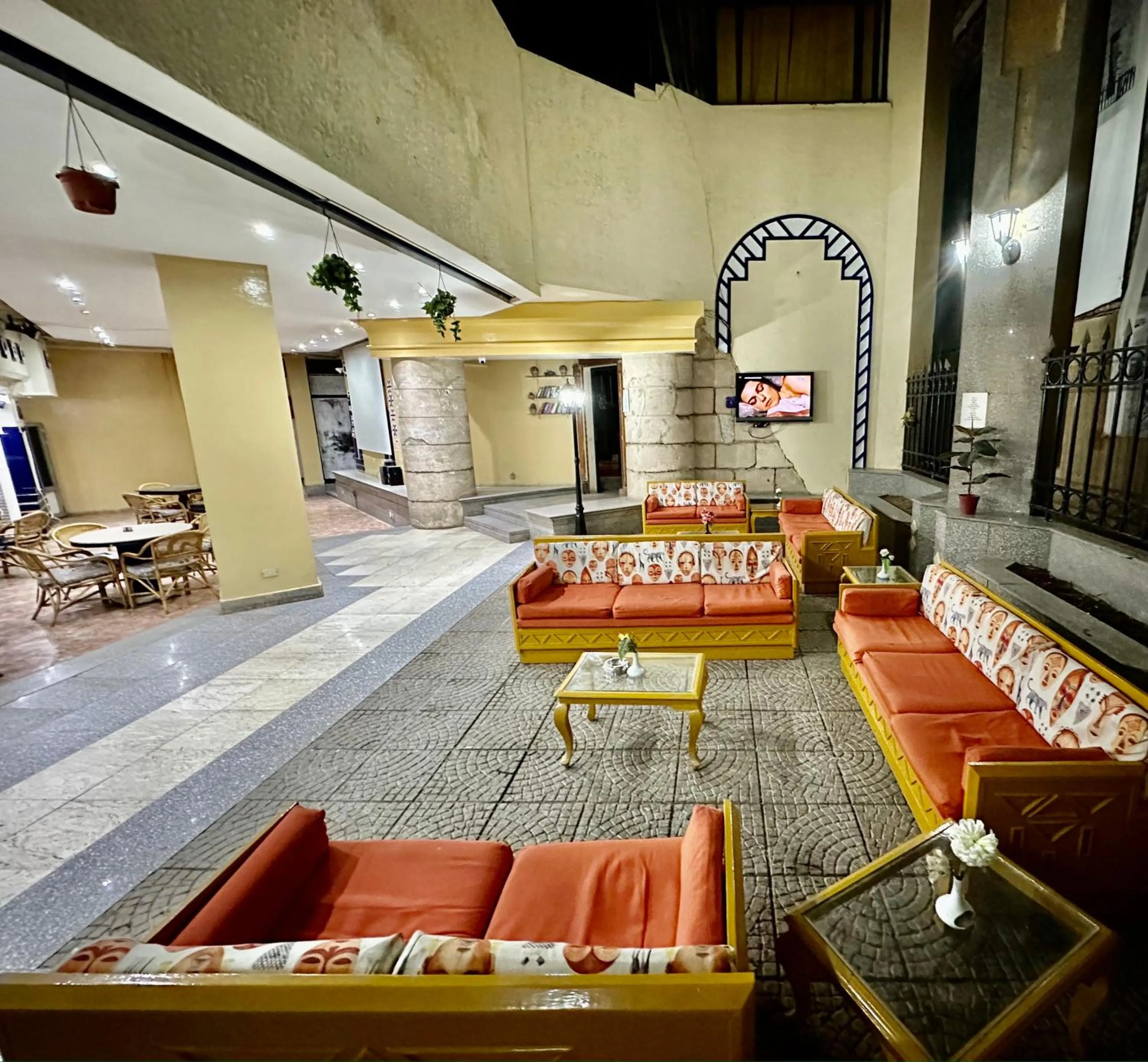 Communal lounge/ TV room in Gaddis Hotel, Suites and Apartments