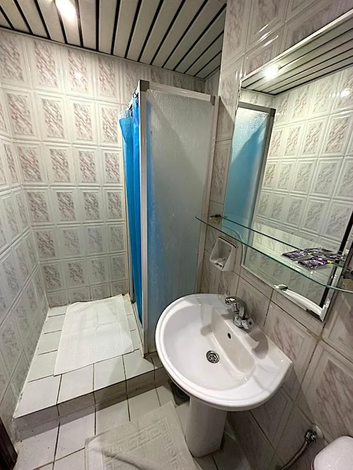 Bathroom in Gaddis Hotel, Suites and Apartments