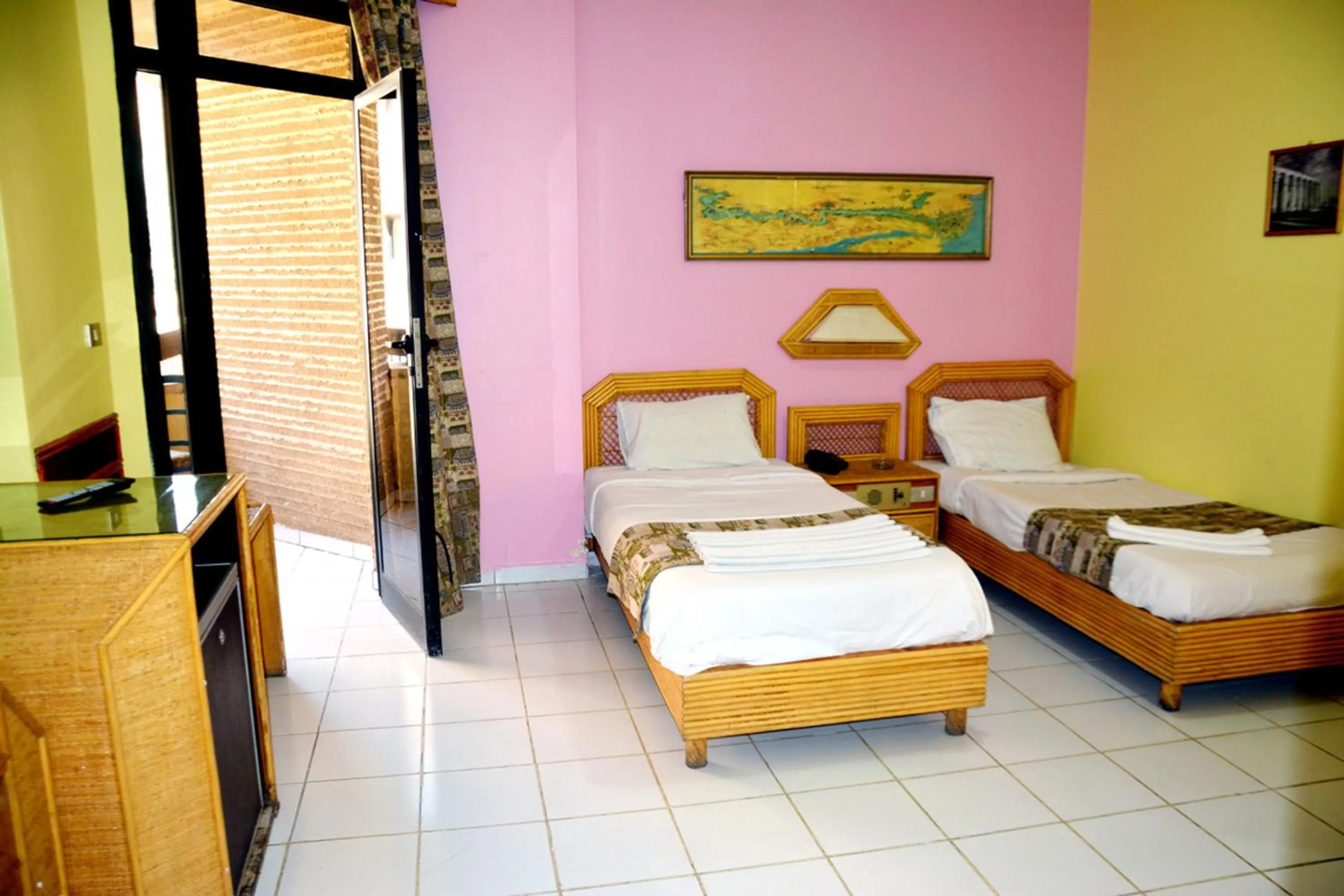 Bed in Gaddis Hotel, Suites and Apartments