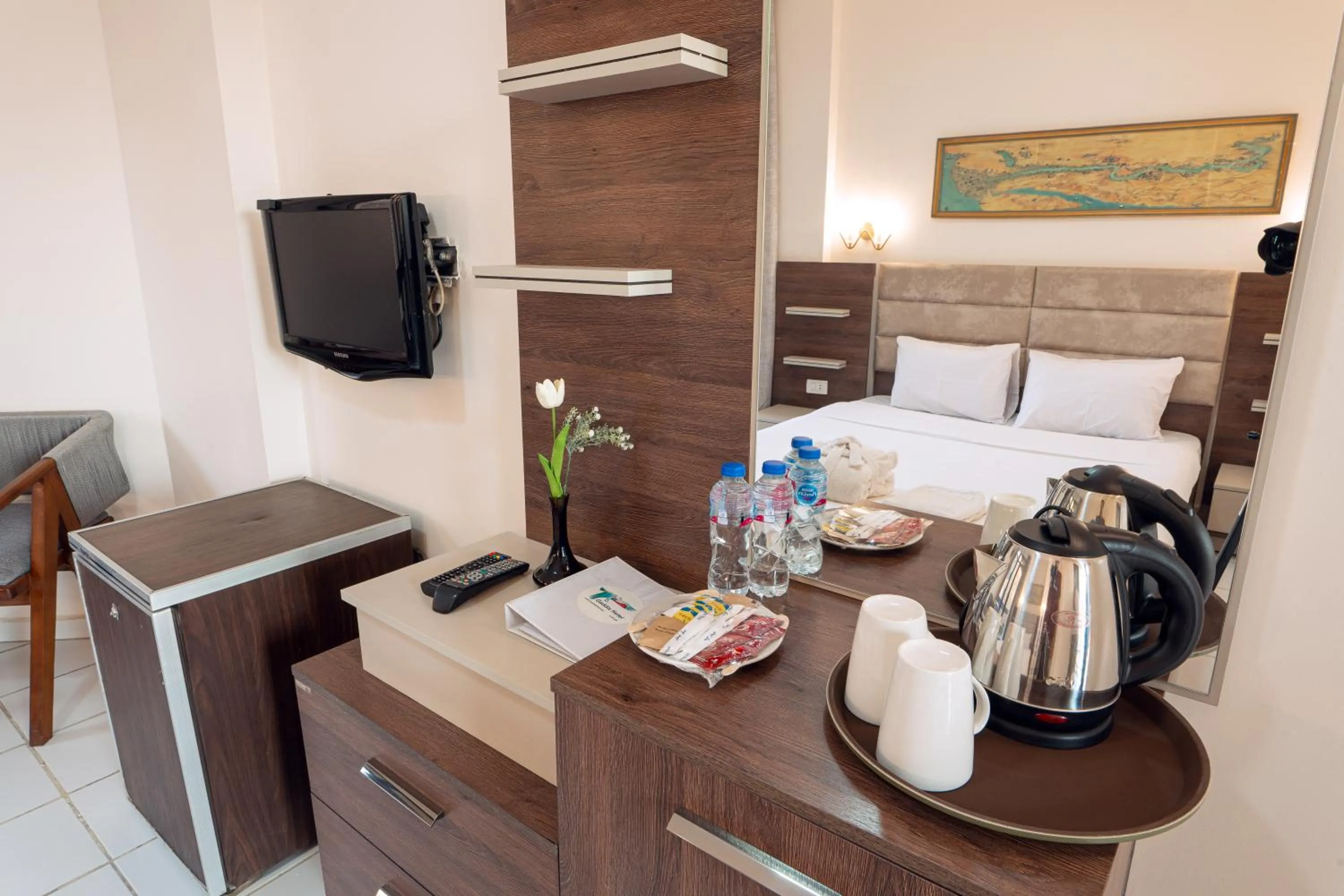 Coffee/tea facilities in Gaddis Hotel, Suites and Apartments