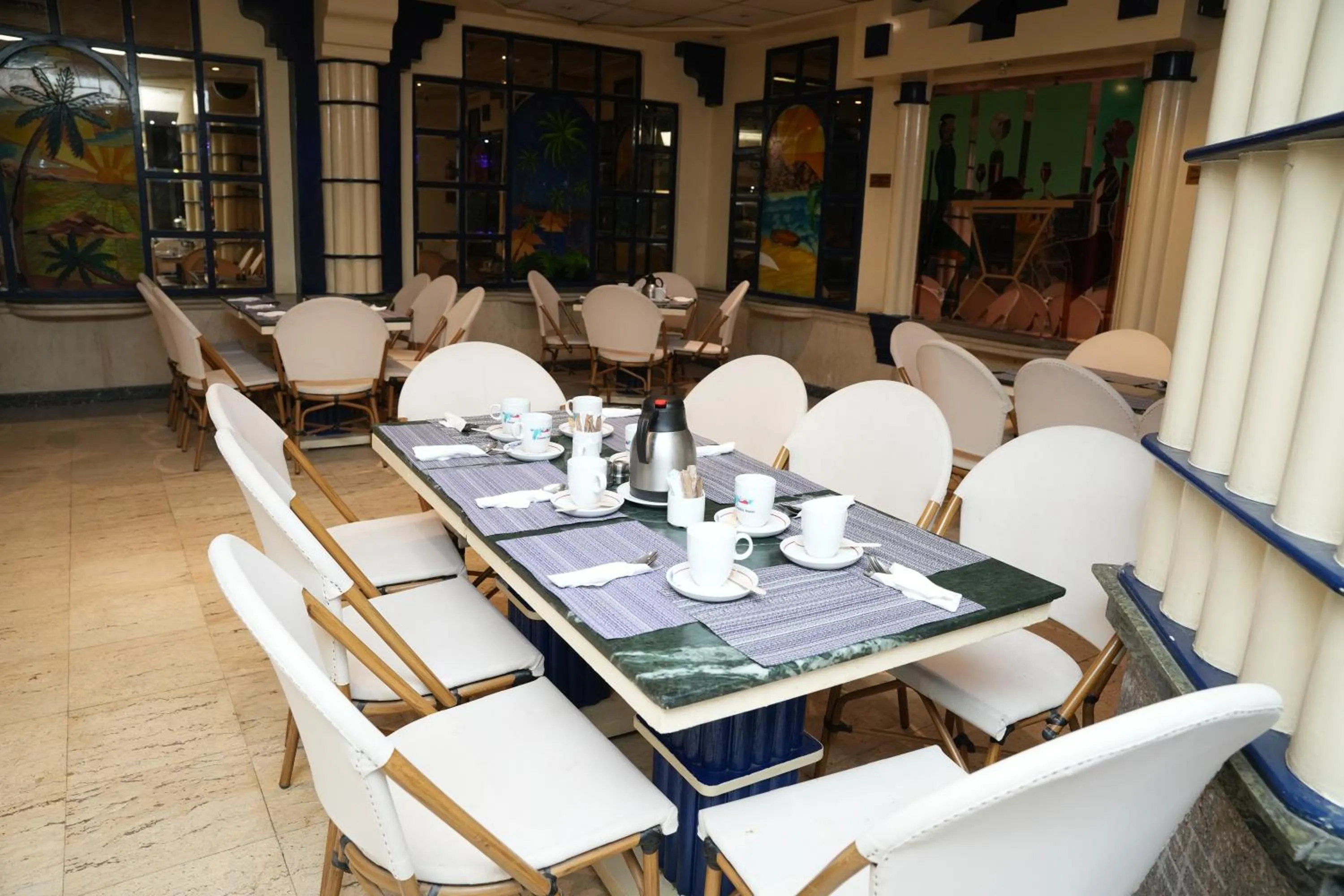 Restaurant/places to eat in Gaddis Hotel, Suites and Apartments