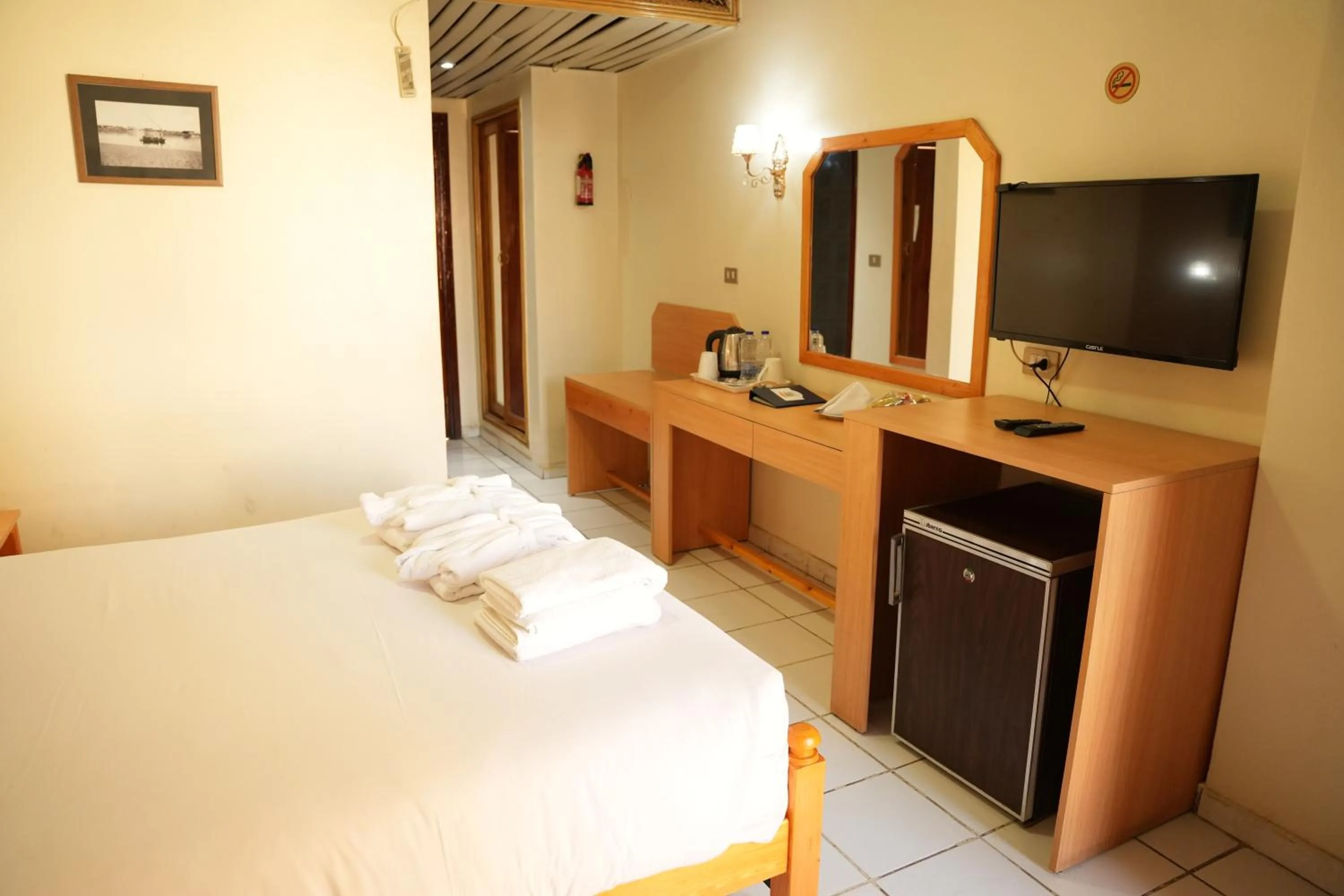 Bed in Gaddis Hotel, Suites and Apartments