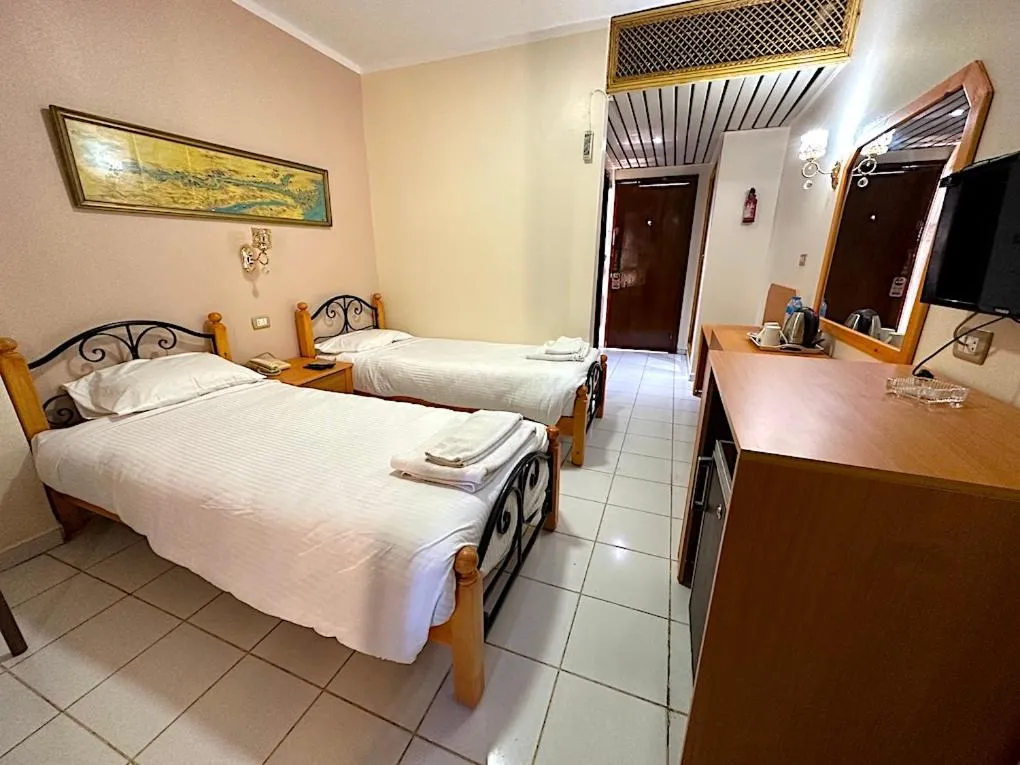 Bed in Gaddis Hotel, Suites and Apartments