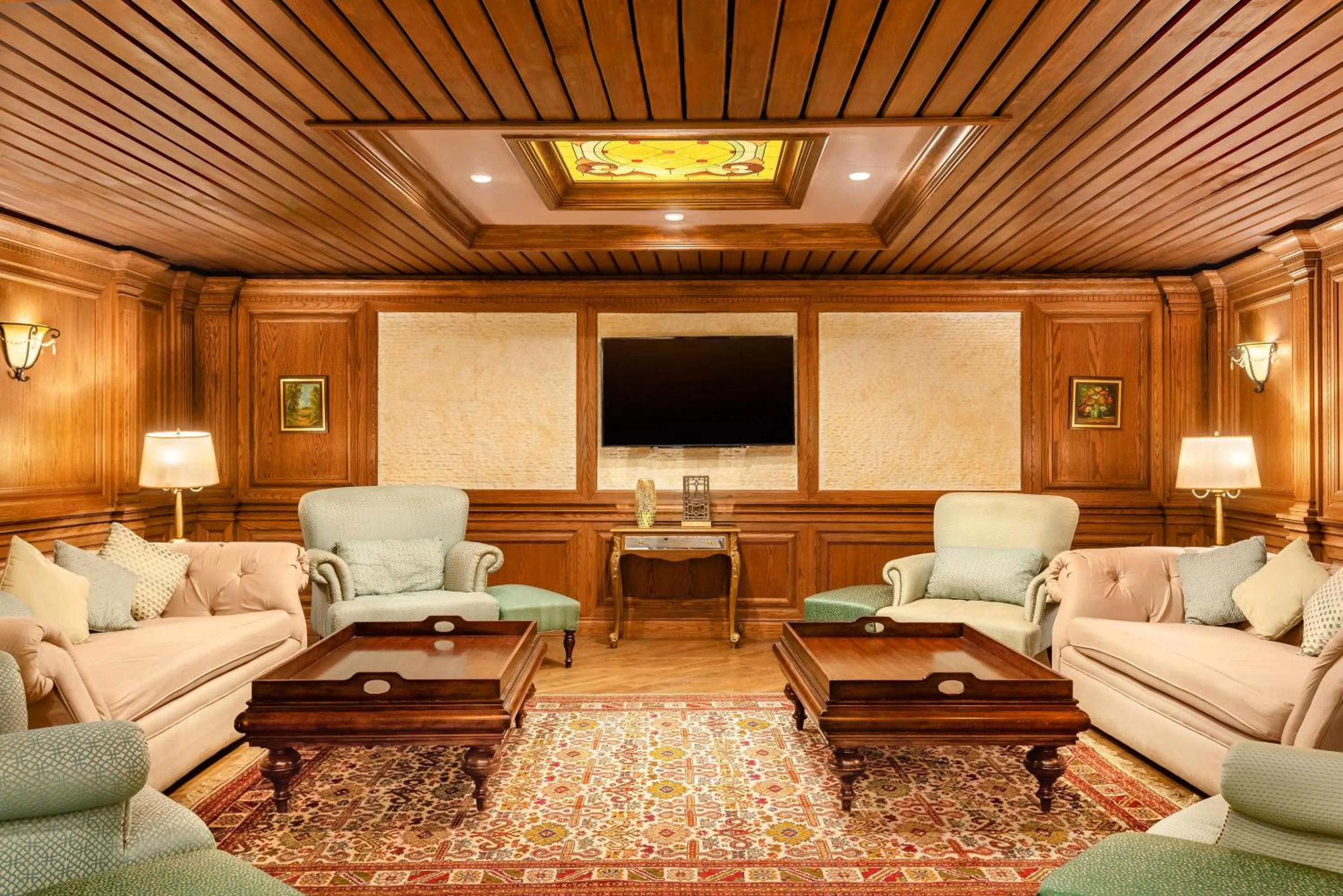 Lounge or bar in Radisson Blu Hotel & Convention Center, Alexandria