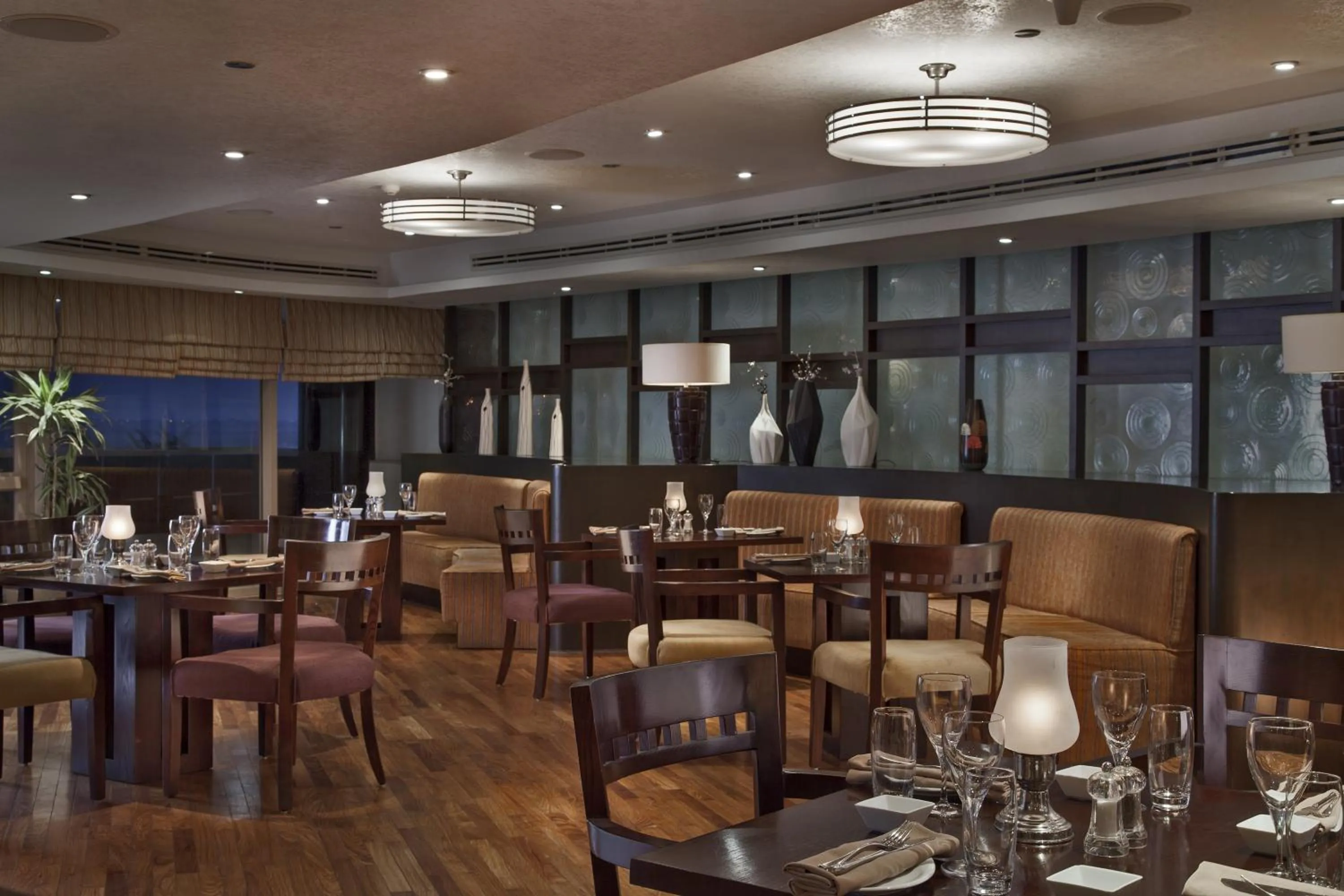 Restaurant/places to eat in Radisson Blu Hotel & Convention Center, Alexandria