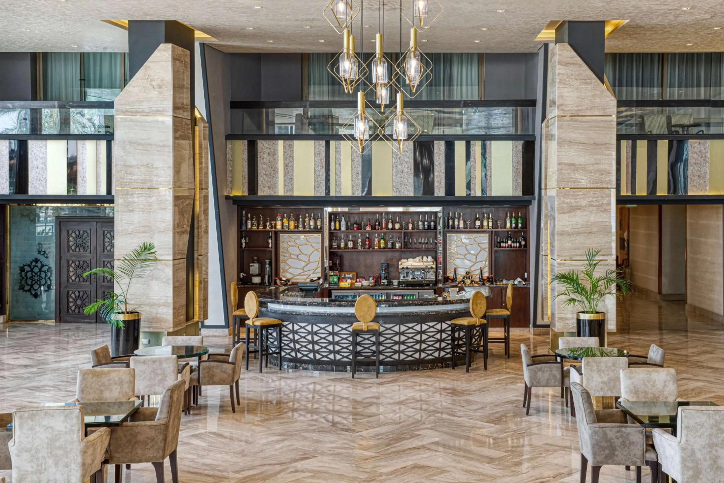 Lounge or bar in Radisson Blu Hotel & Convention Center, Alexandria