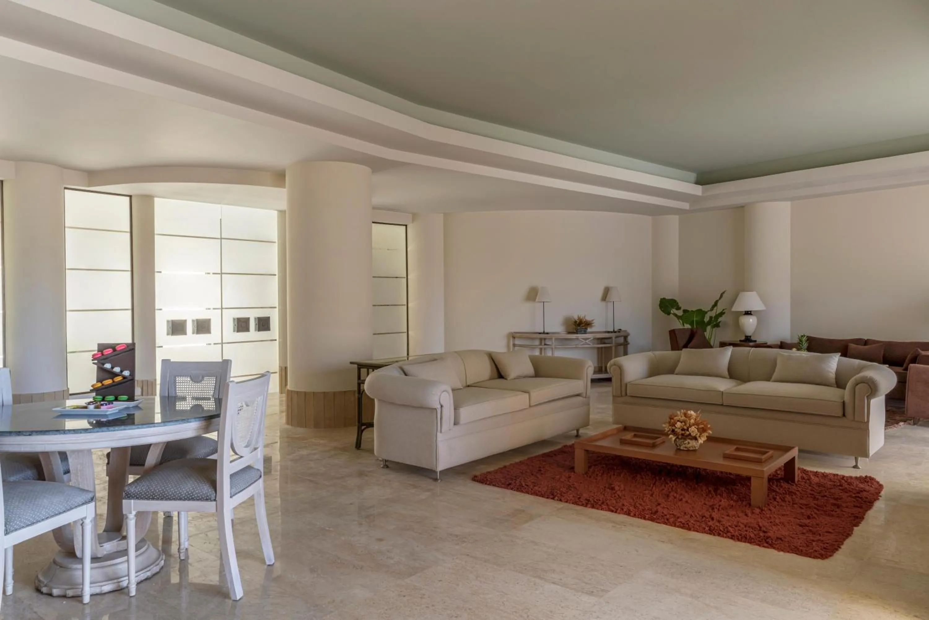 Photo of the whole room in The Bayview Taba Heights Resort