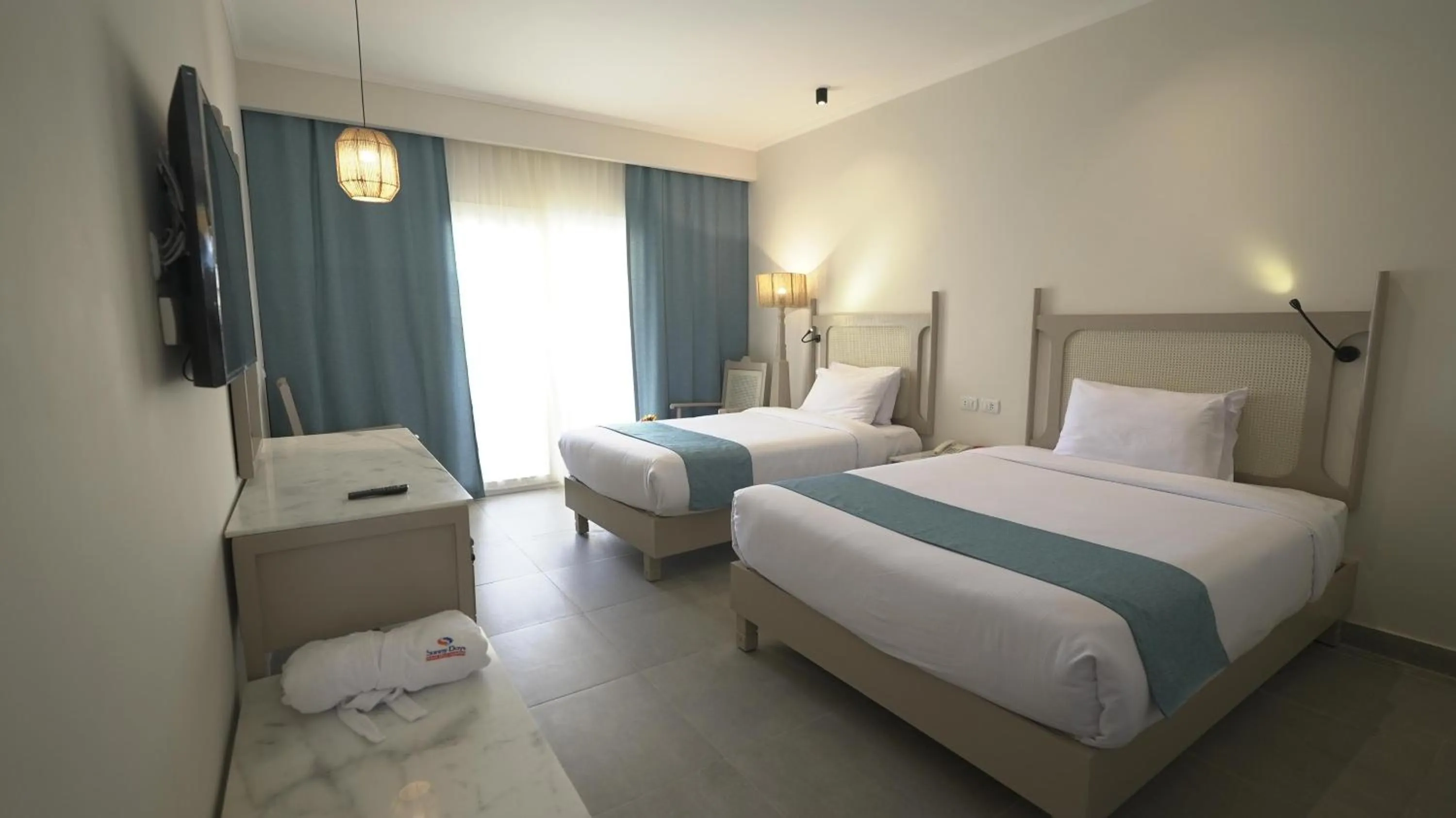 Photo of the whole room, Bed in Sunny Days Palma De Mirette Resort & Spa