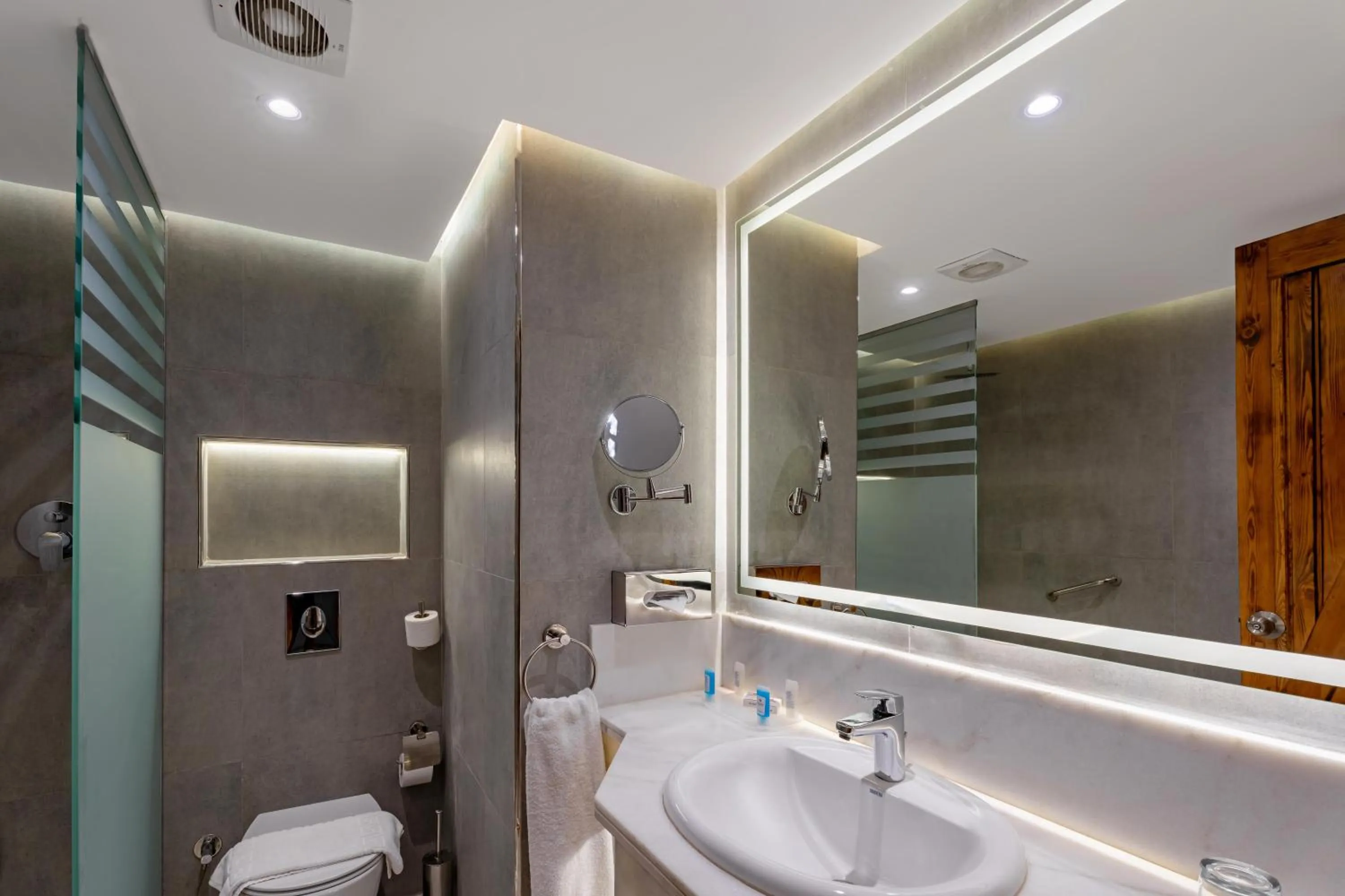 Bathroom in Sunny Days Palma De Mirette Resort & Spa