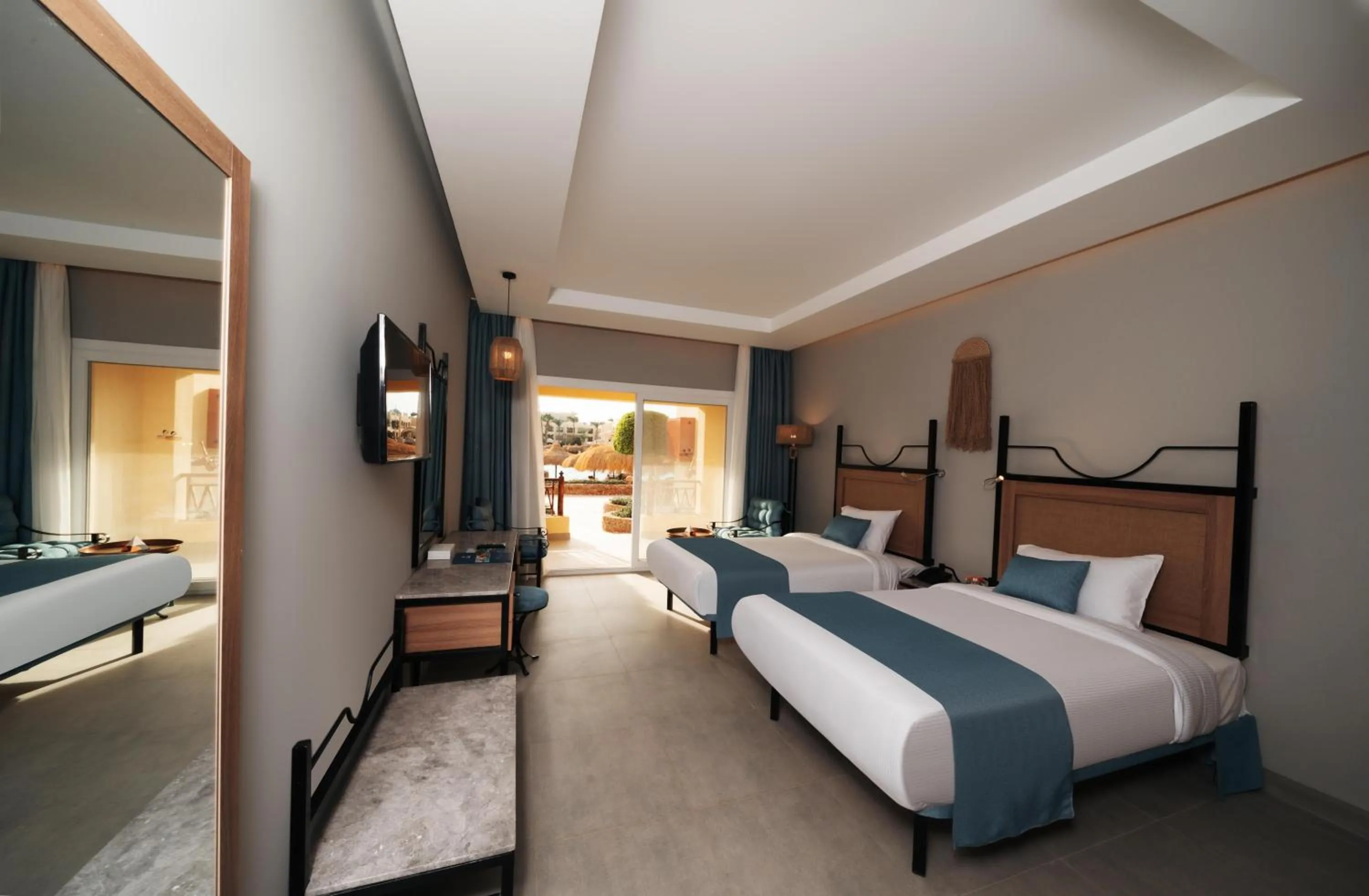 Photo of the whole room, Bed in Sunny Days Palma De Mirette Resort & Spa