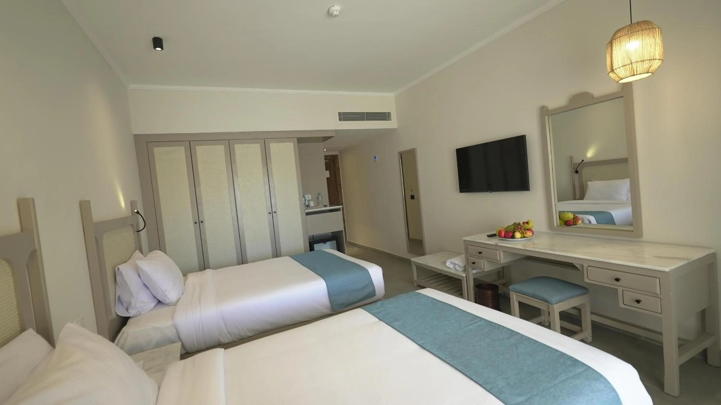 Photo of the whole room, Bed in Sunny Days Palma De Mirette Resort & Spa