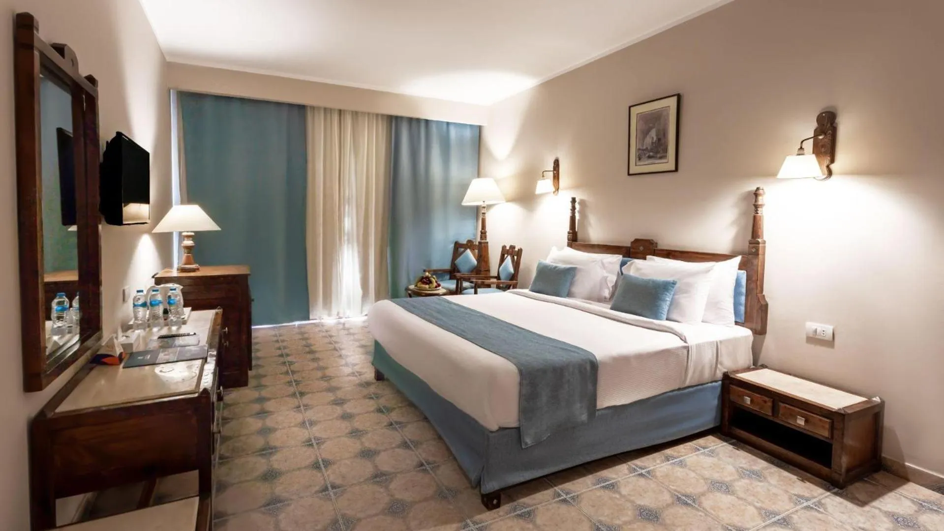 Photo of the whole room, Bed in Sunny Days Palma De Mirette Resort & Spa